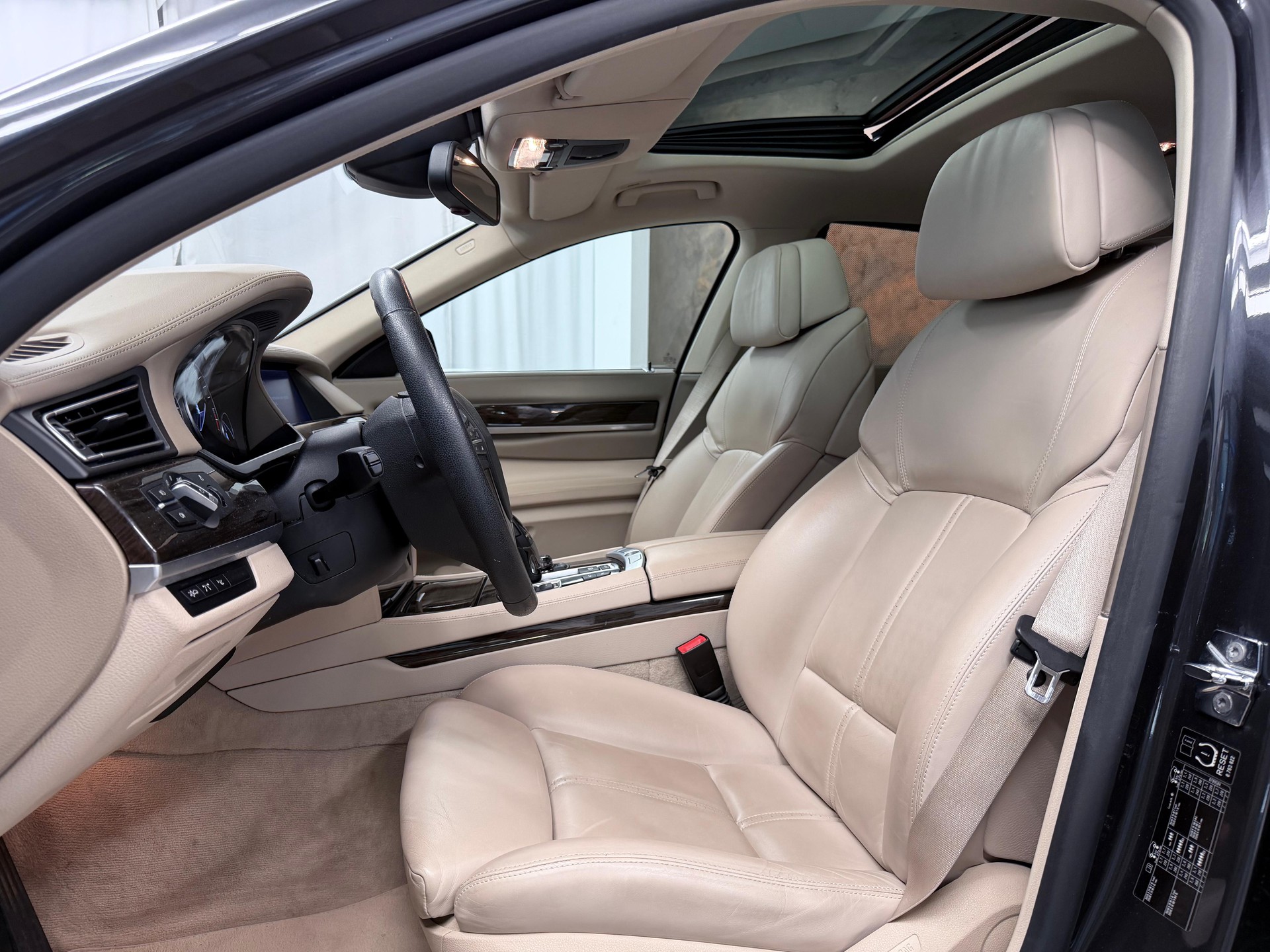 BMW 750i L *Head-Up*Panorama*Massage*ACC*-image-6