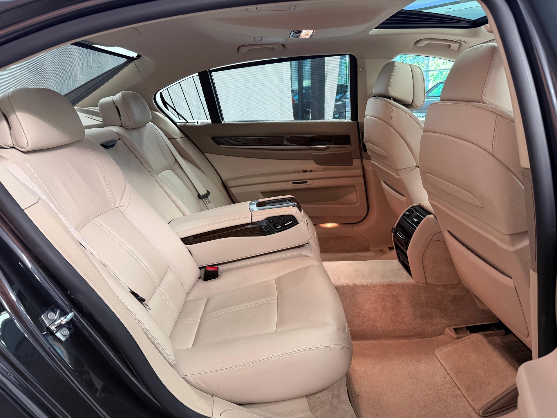 BMW 750i L *Head-Up*Panorama*Massage*ACC*-image-15