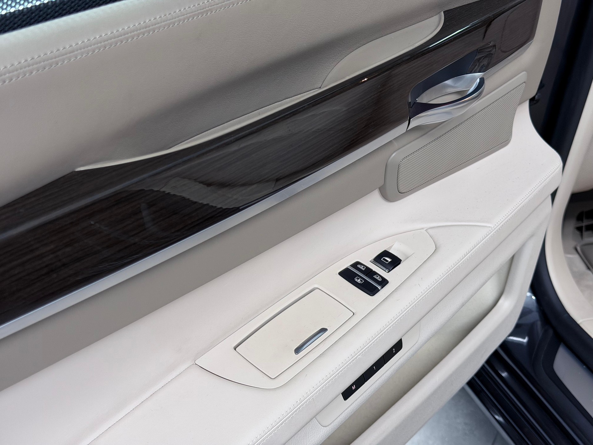 BMW 750i L *Head-Up*Panorama*Massage*ACC*-image-26
