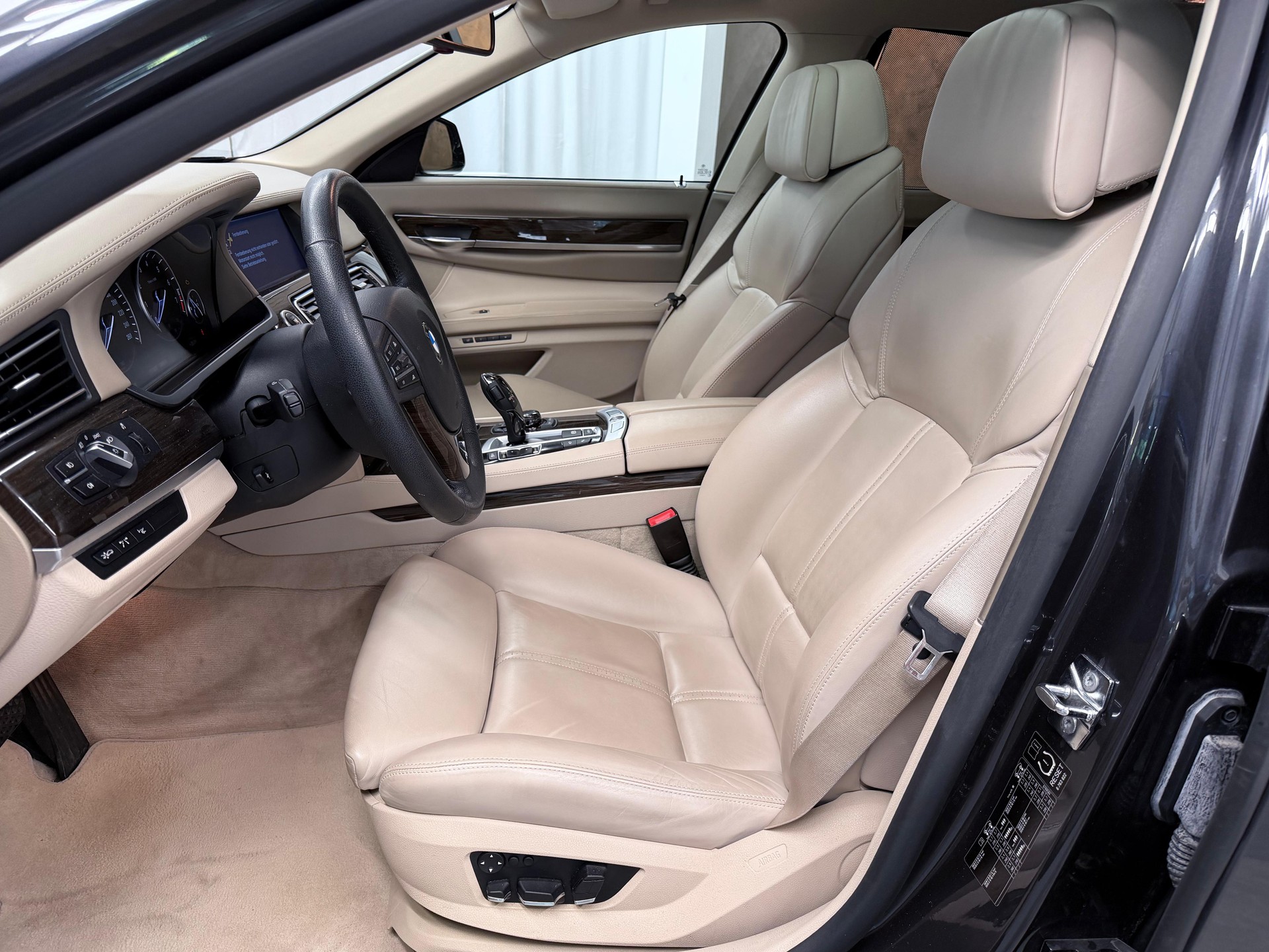 BMW 750i L *Head-Up*Panorama*Massage*ACC*-image-7