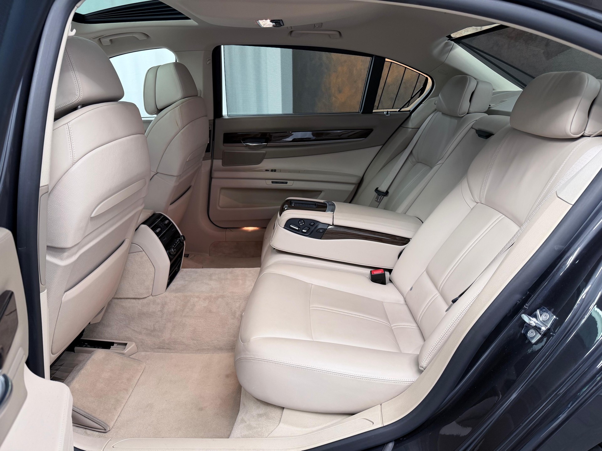 BMW 750i L *Head-Up*Panorama*Massage*ACC*-image-19