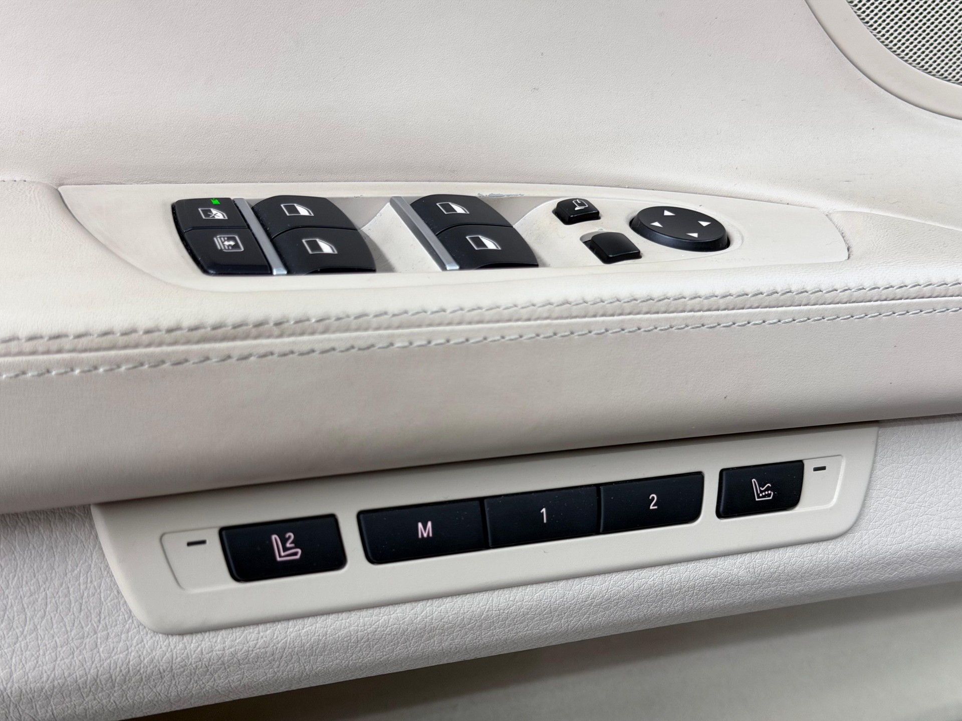 BMW 750i L *Head-Up*Panorama*Massage*ACC*-image-27