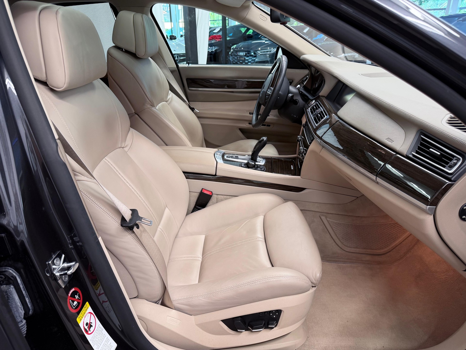BMW 750i L *Head-Up*Panorama*Massage*ACC*-image-8