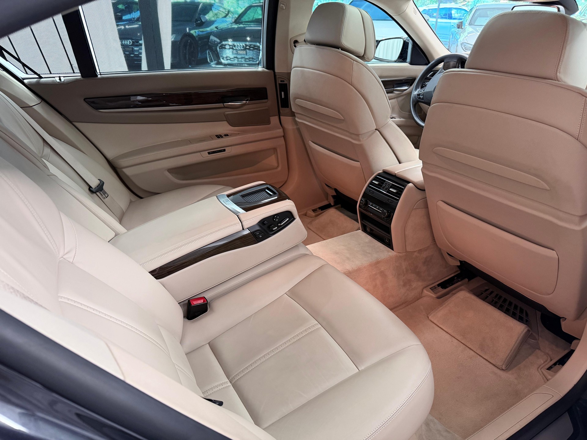 BMW 750i L *Head-Up*Panorama*Massage*ACC*-image-18