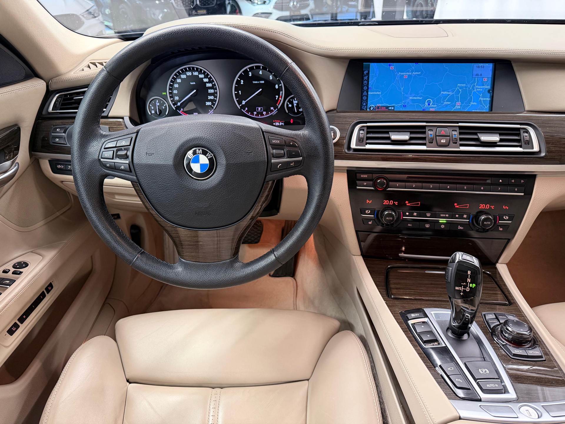 BMW 750i L *Head-Up*Panorama*Massage*ACC*-image-12
