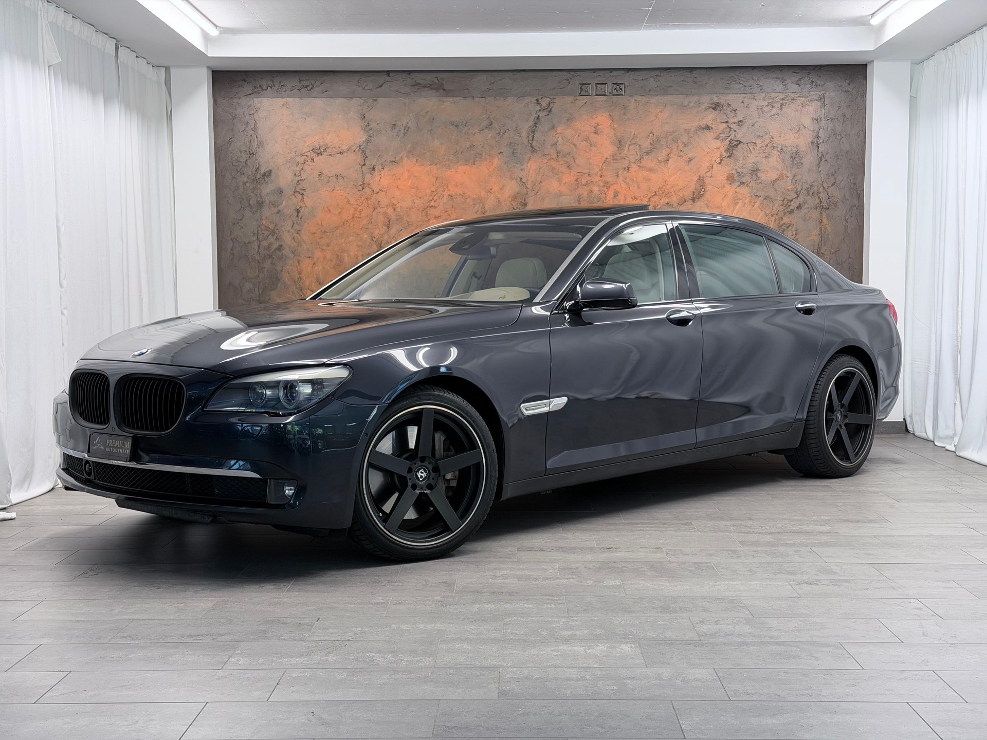 BMW 750i L *Head-Up*Panorama*Massage*ACC*-image-0