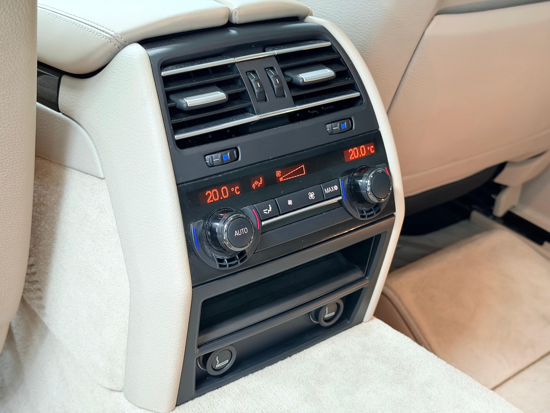 BMW 750i L *Head-Up*Panorama*Massage*ACC*-image-24