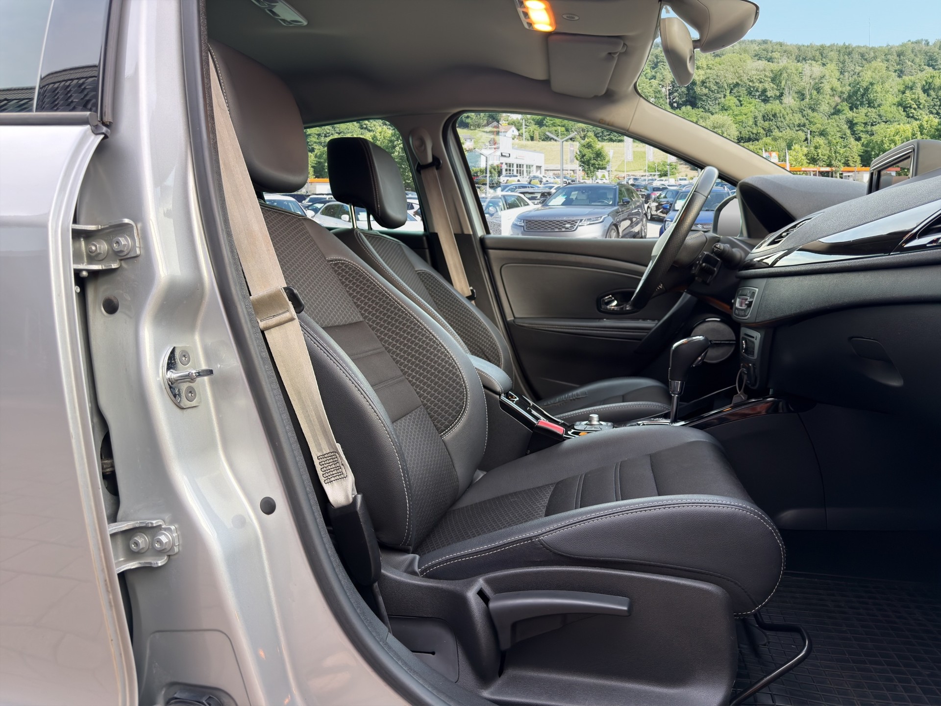 RENAULT Mégane 1.5 dCi Bose EDC-image-13