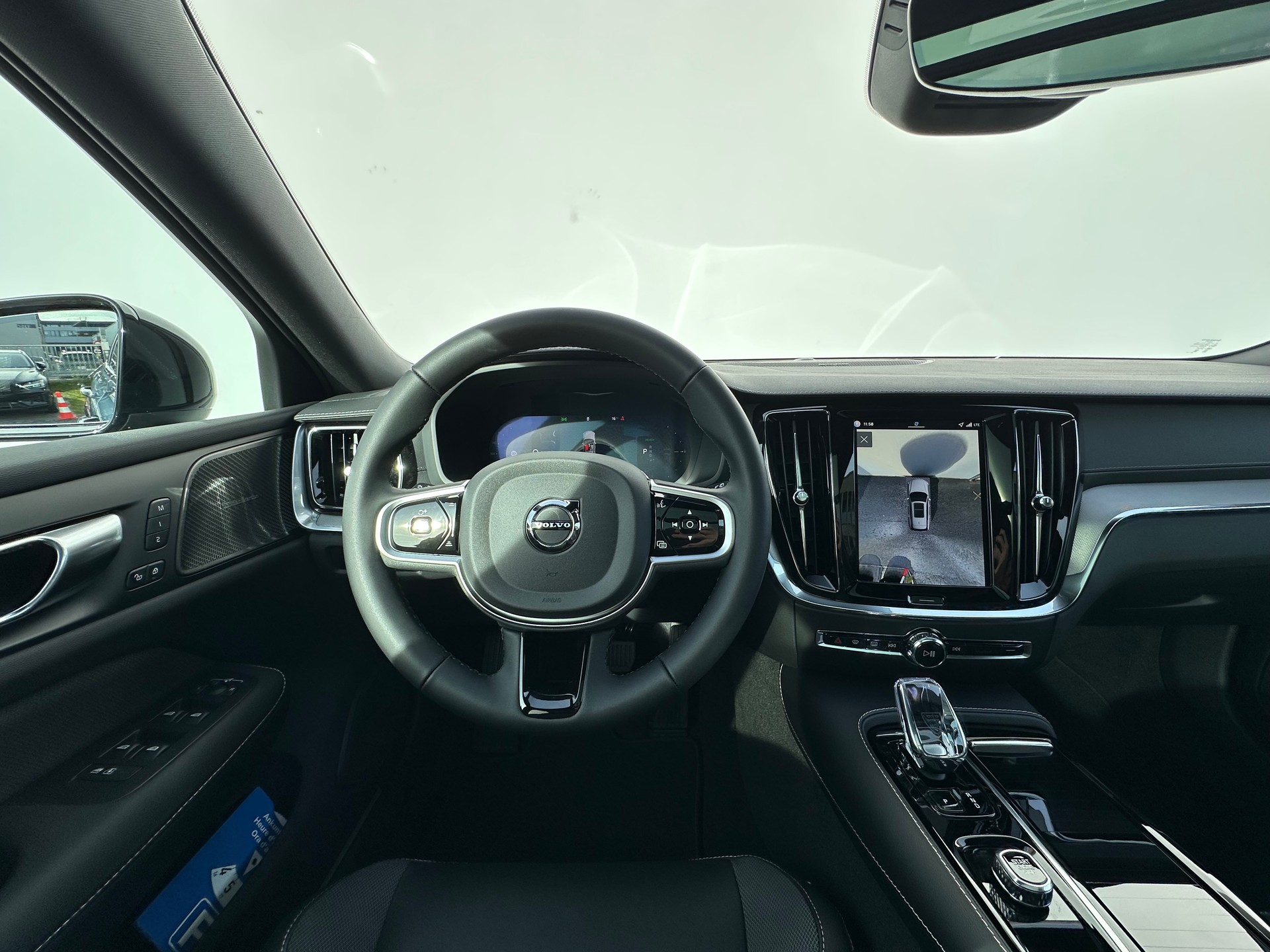 VOLVO V60 2.0 T8 TE Ultra Dark eAWD-image-9