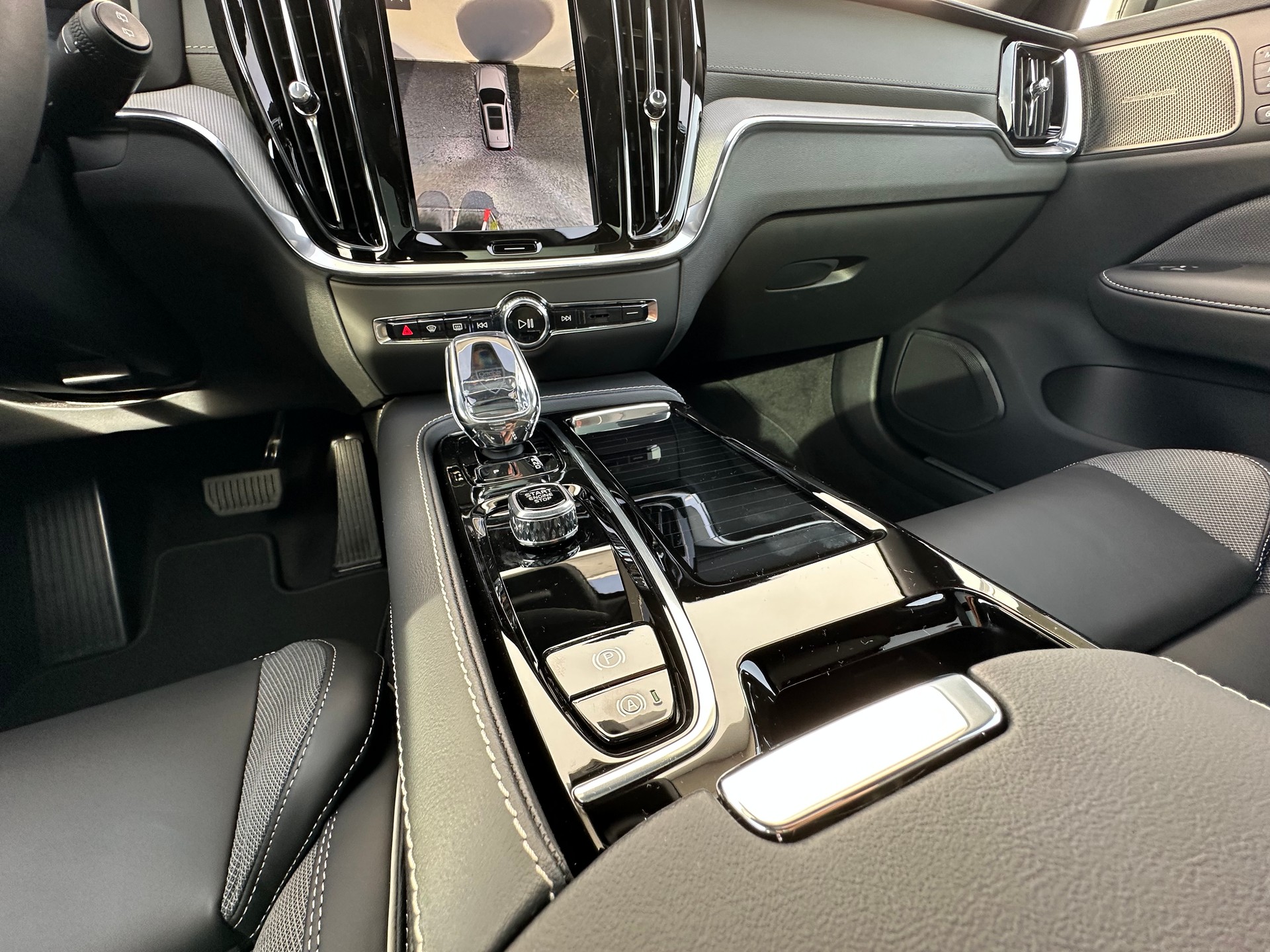 VOLVO V60 2.0 T8 TE Ultra Dark eAWD-image-10