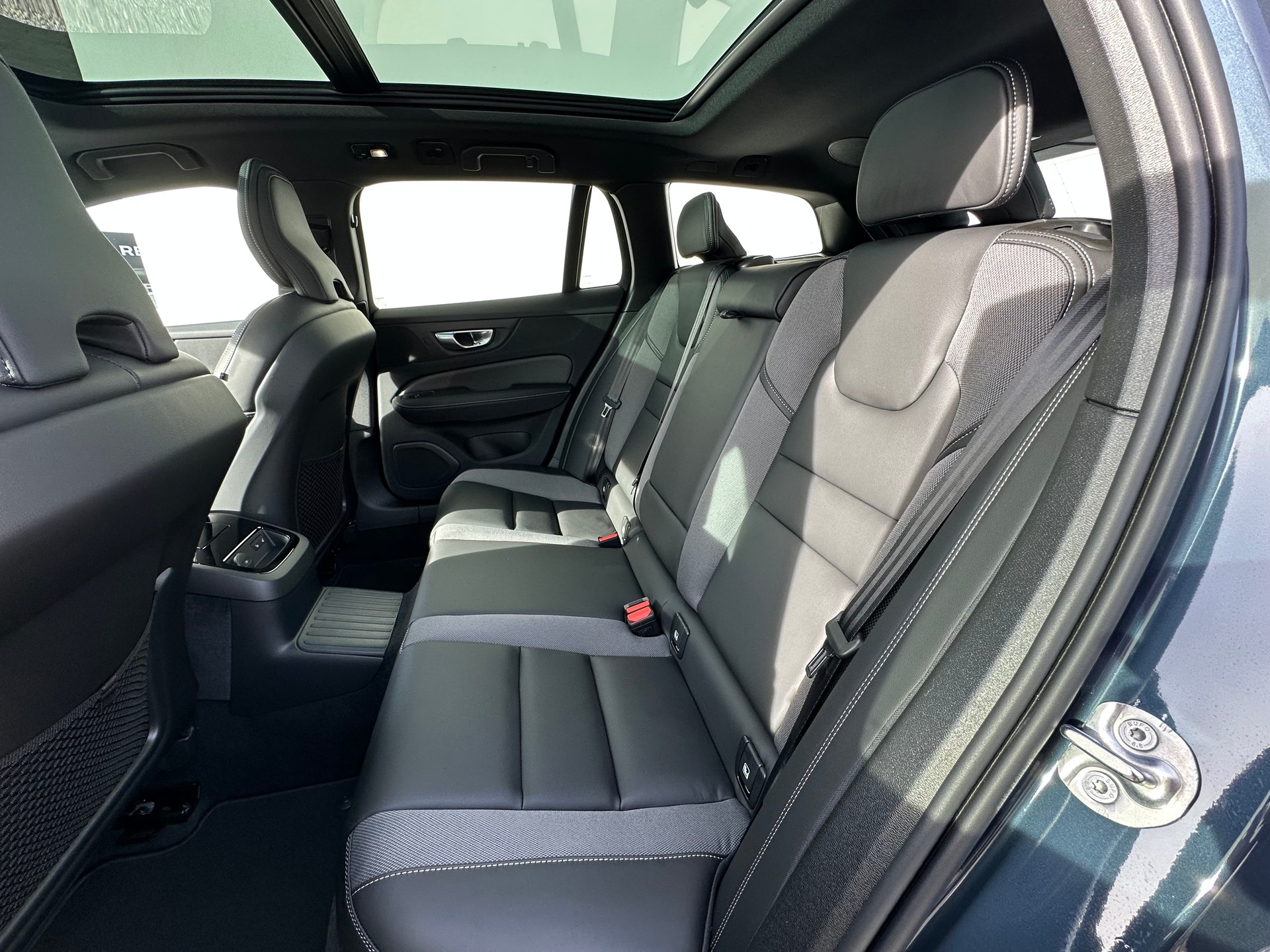 VOLVO V60 2.0 T8 TE Ultra Dark eAWD-image-14