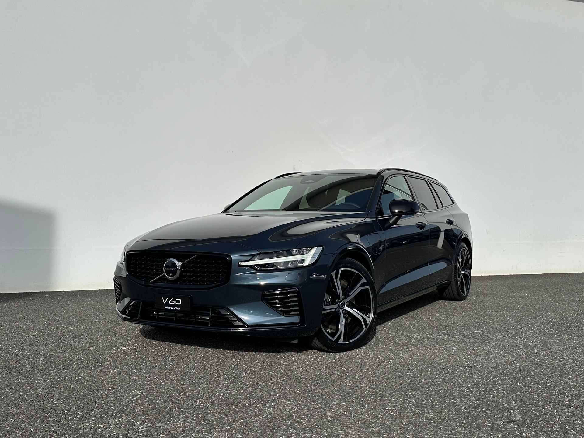 VOLVO V60 2.0 T8 TE Ultra Dark eAWD-image-0