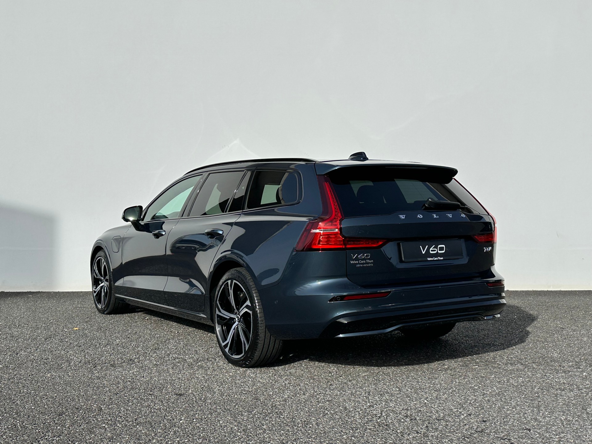 VOLVO V60 2.0 T8 TE Ultra Dark eAWD-image-5