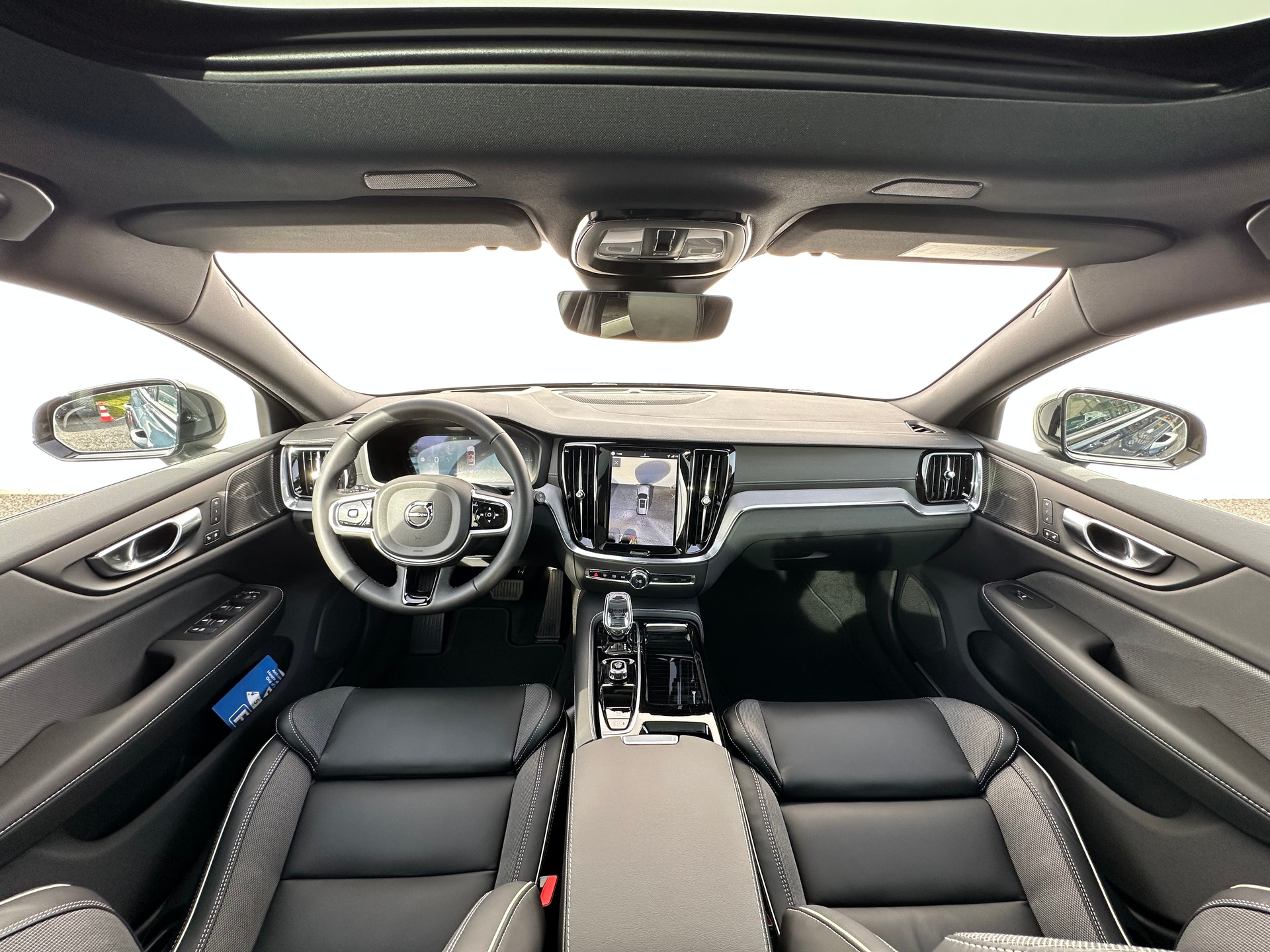 VOLVO V60 2.0 T8 TE Ultra Dark eAWD-image-8