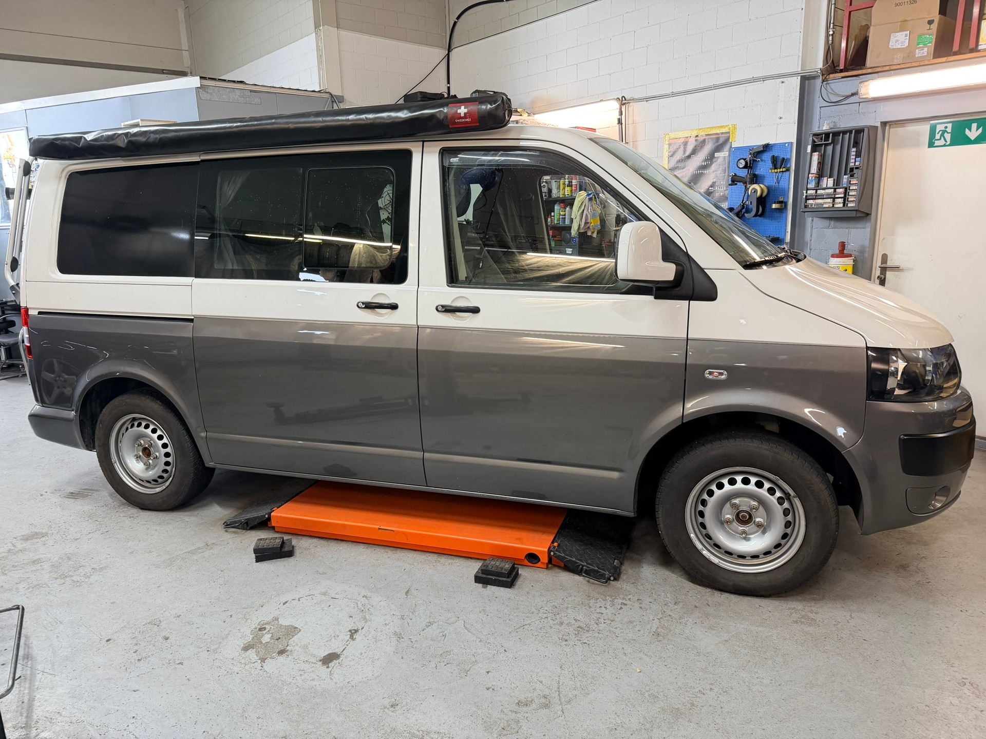 VW T5 2.0 TDI Comfortline EUROPE 4Motion-image-4