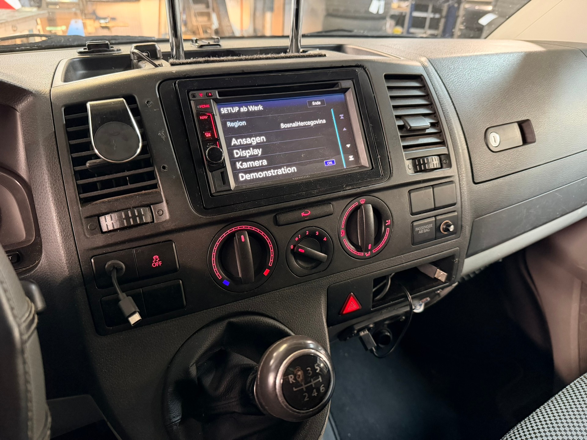 VW T5 2.0 TDI Comfortline EUROPE 4Motion-image-15