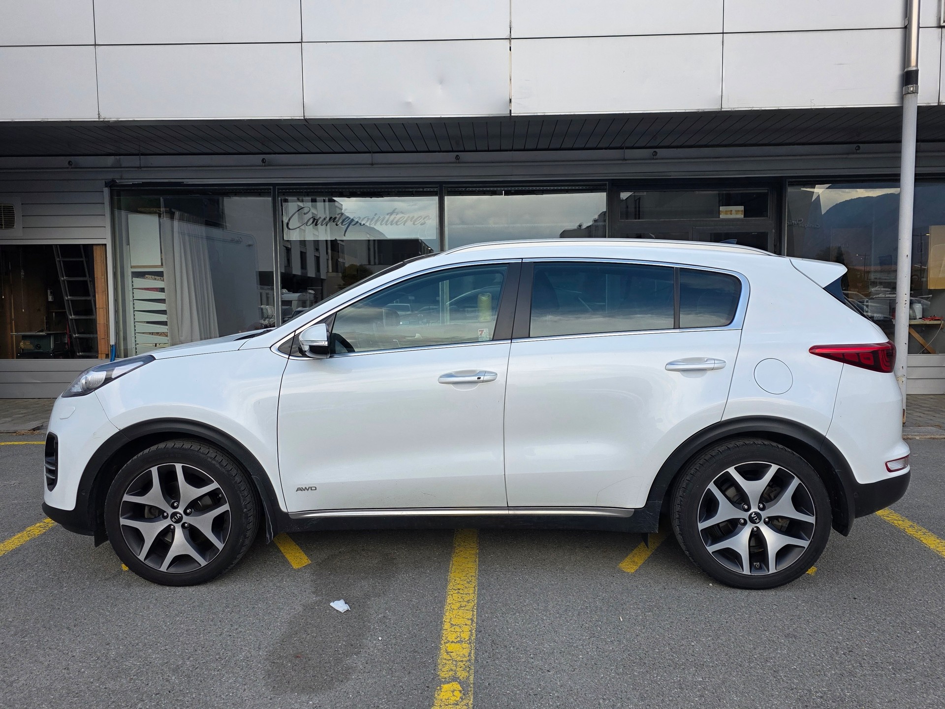 KIA Sportage 1.6 T-GDi Style GT Line 4WD Automat-image-1