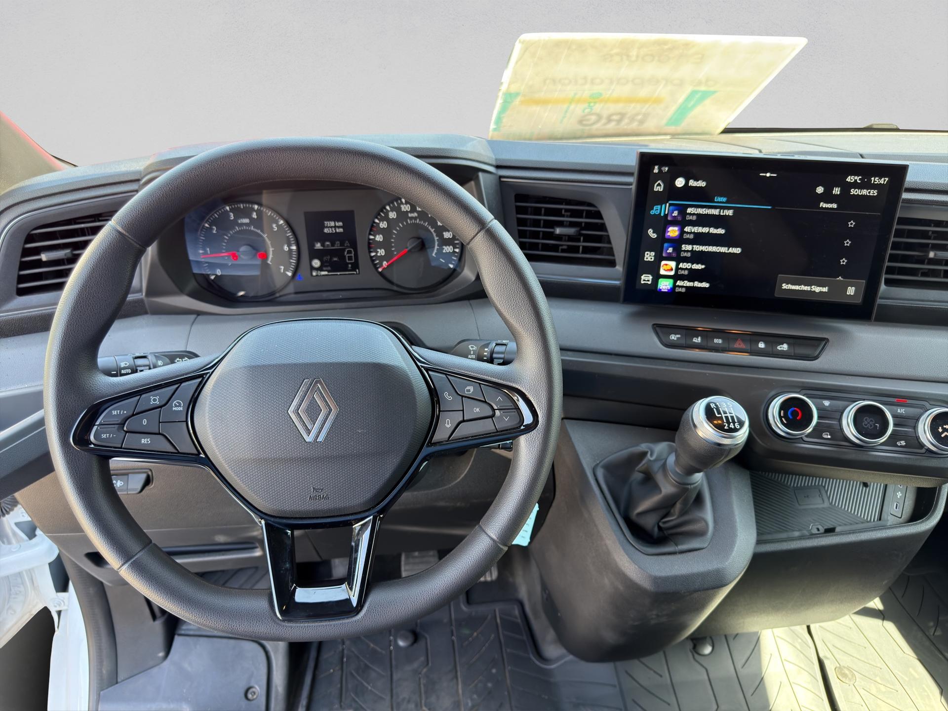 RENAULT Master T35 2.3 Blue dCi 135 L3H2-image-13