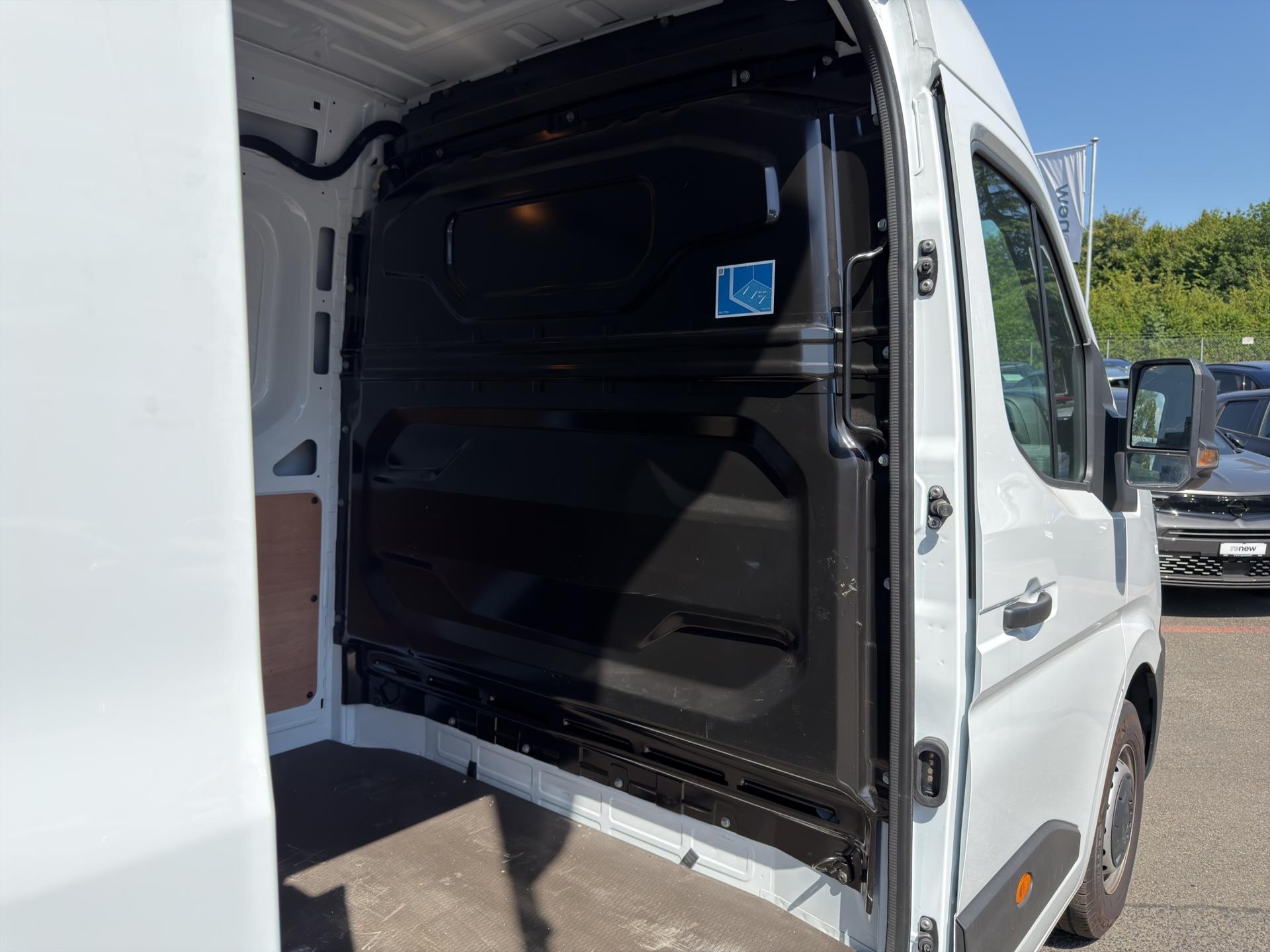 RENAULT Master T35 2.3 Blue dCi 135 L3H2-image-21
