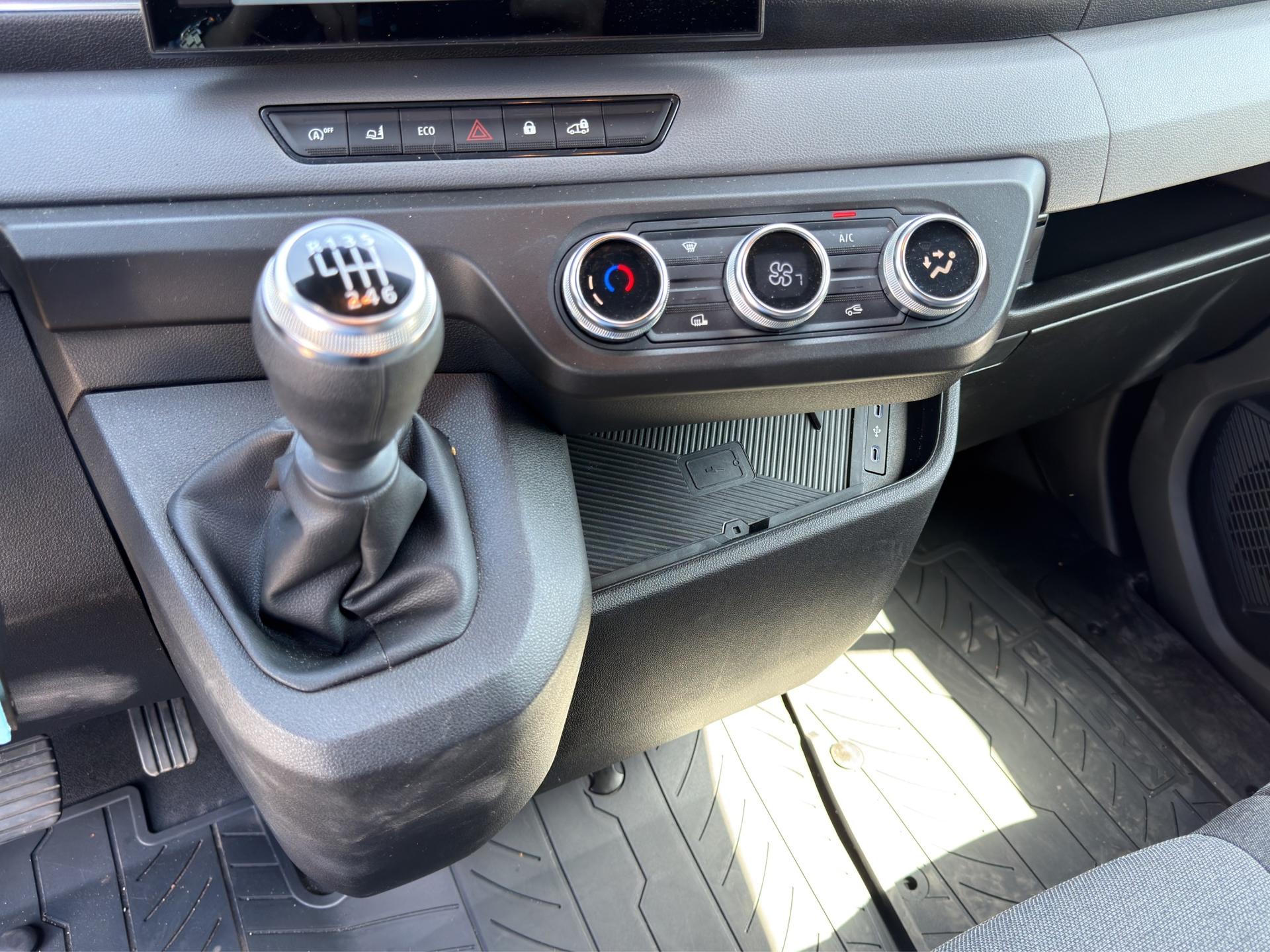 RENAULT Master T35 2.3 Blue dCi 135 L3H2-image-11