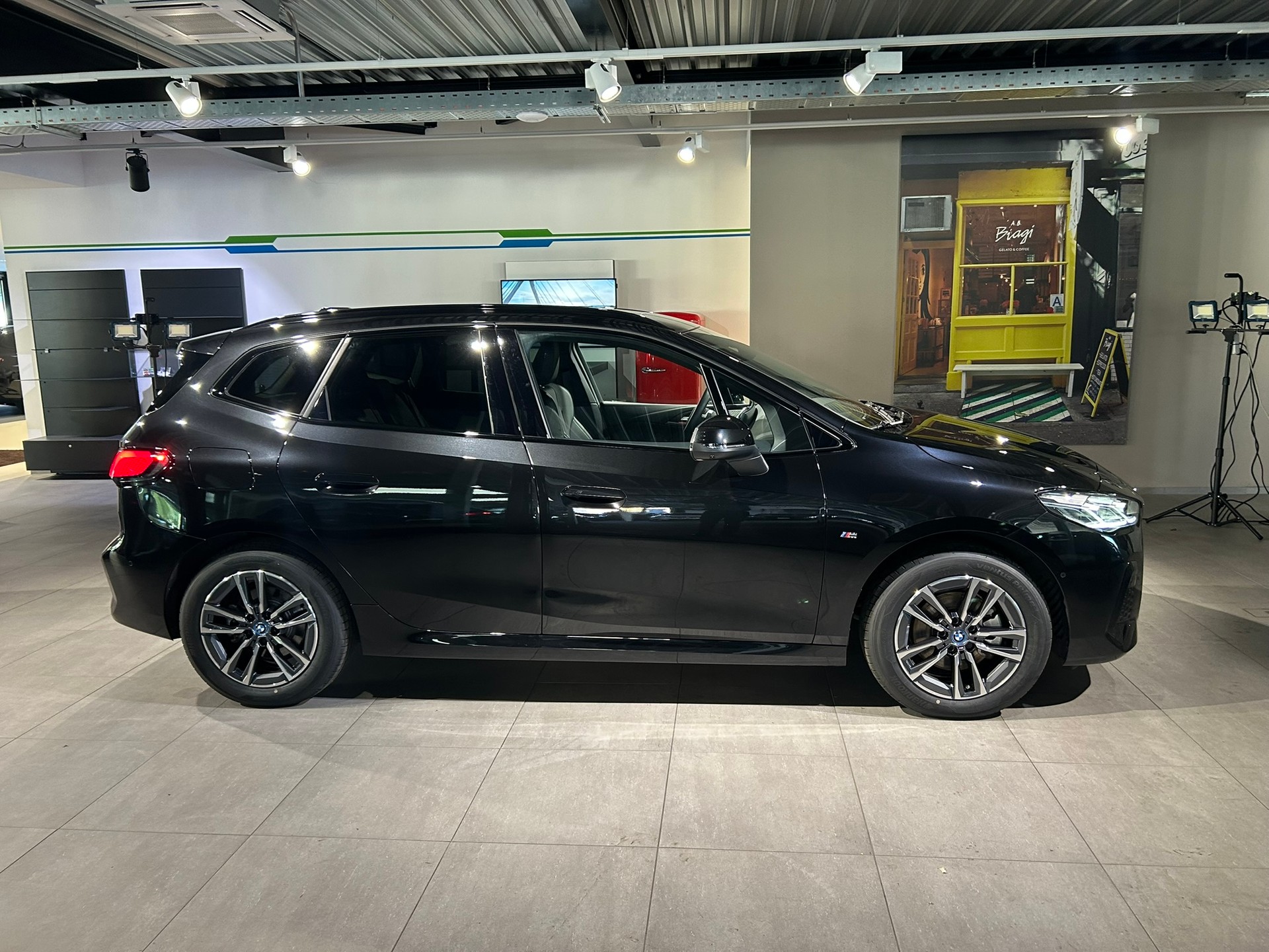 BMW 225e xDrive Active Tourer-image-6
