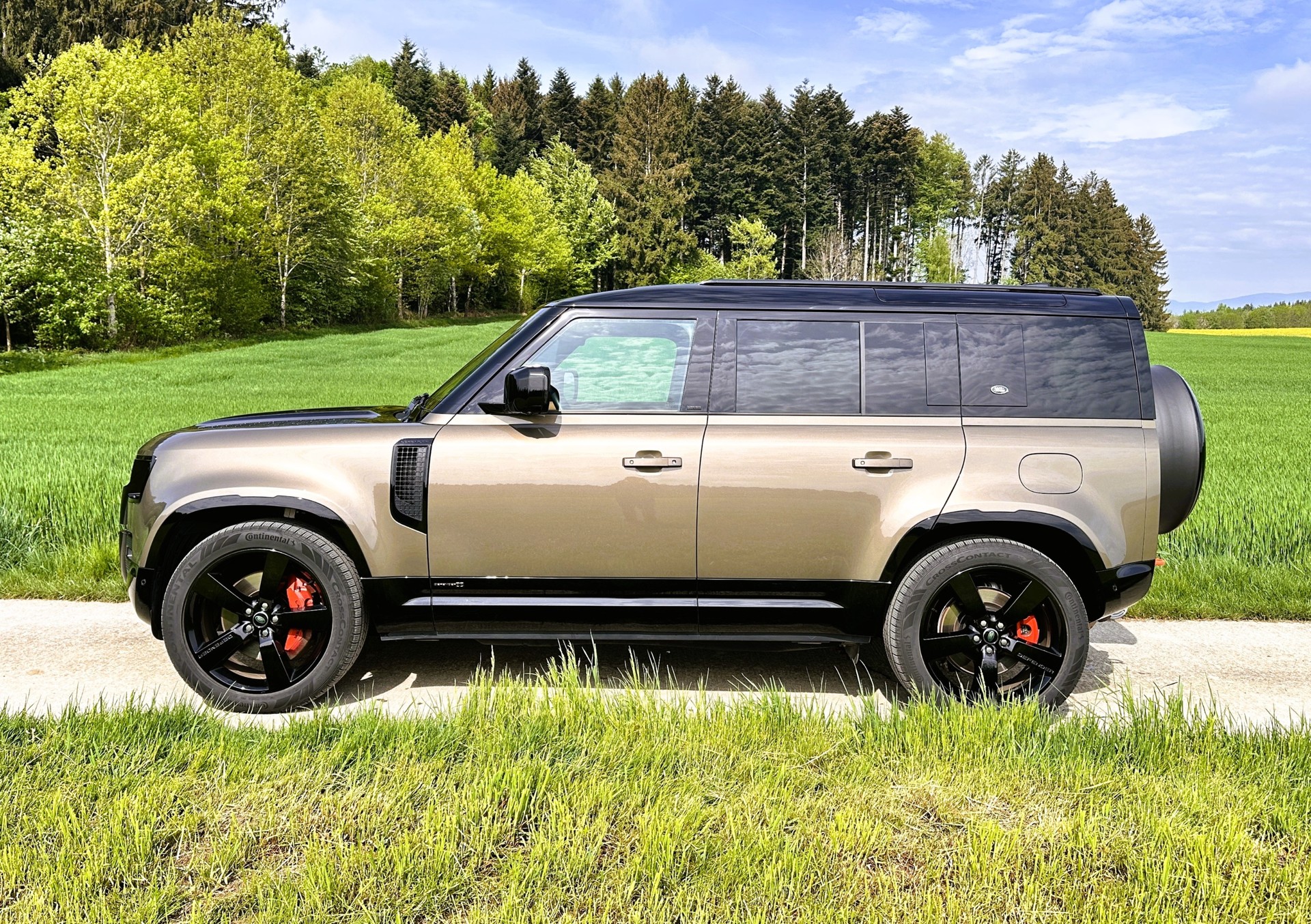 LAND ROVER Defender 110 P400e Si4 PHEV X AT8-image-4