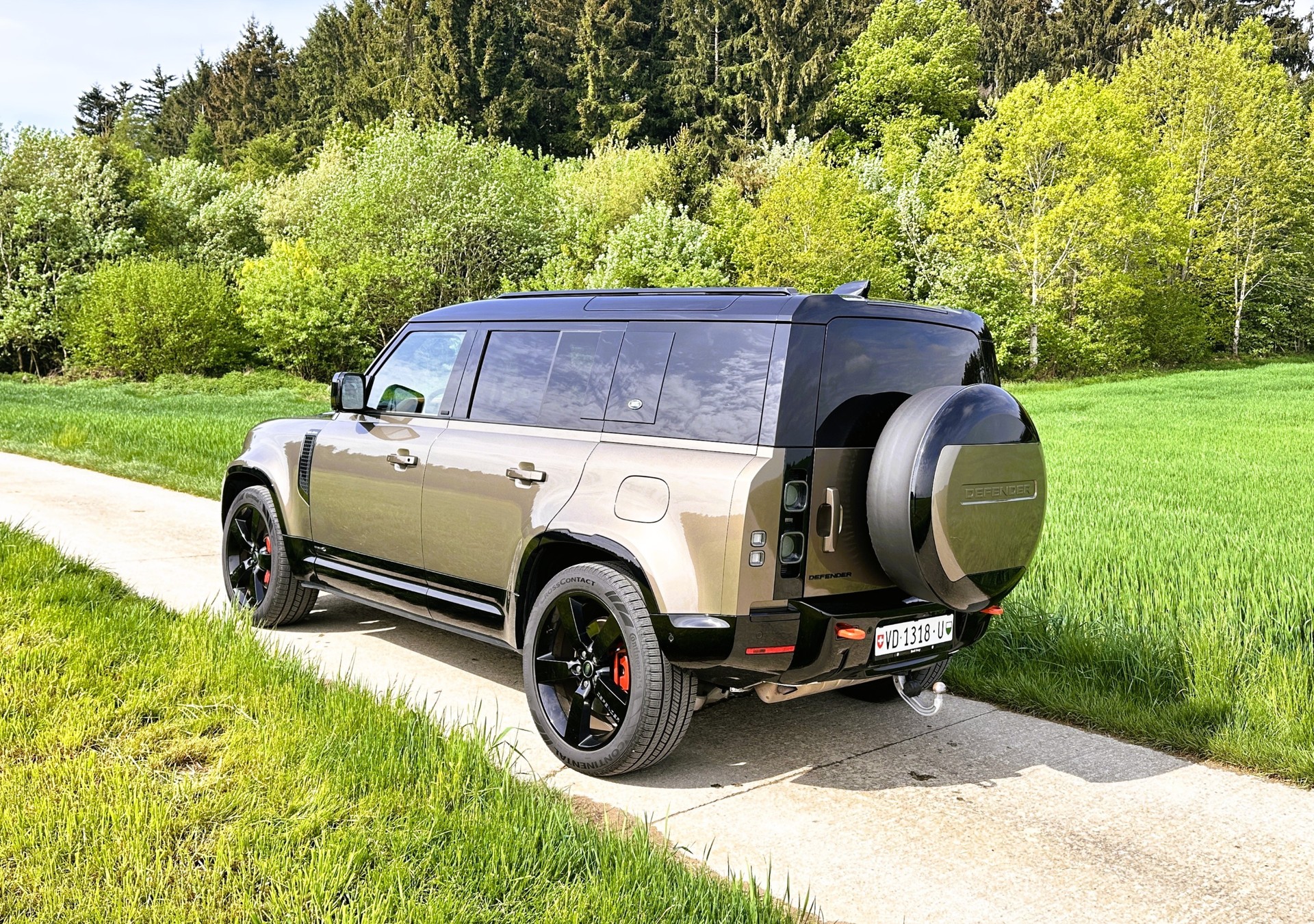 LAND ROVER Defender 110 P400e Si4 PHEV X AT8-image-6