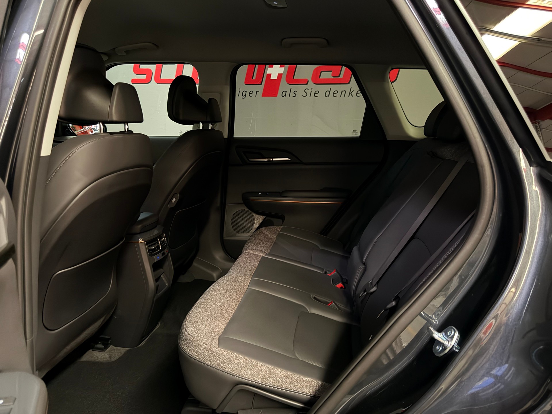 KIA EV5 81,4 kWh Earth-image-13