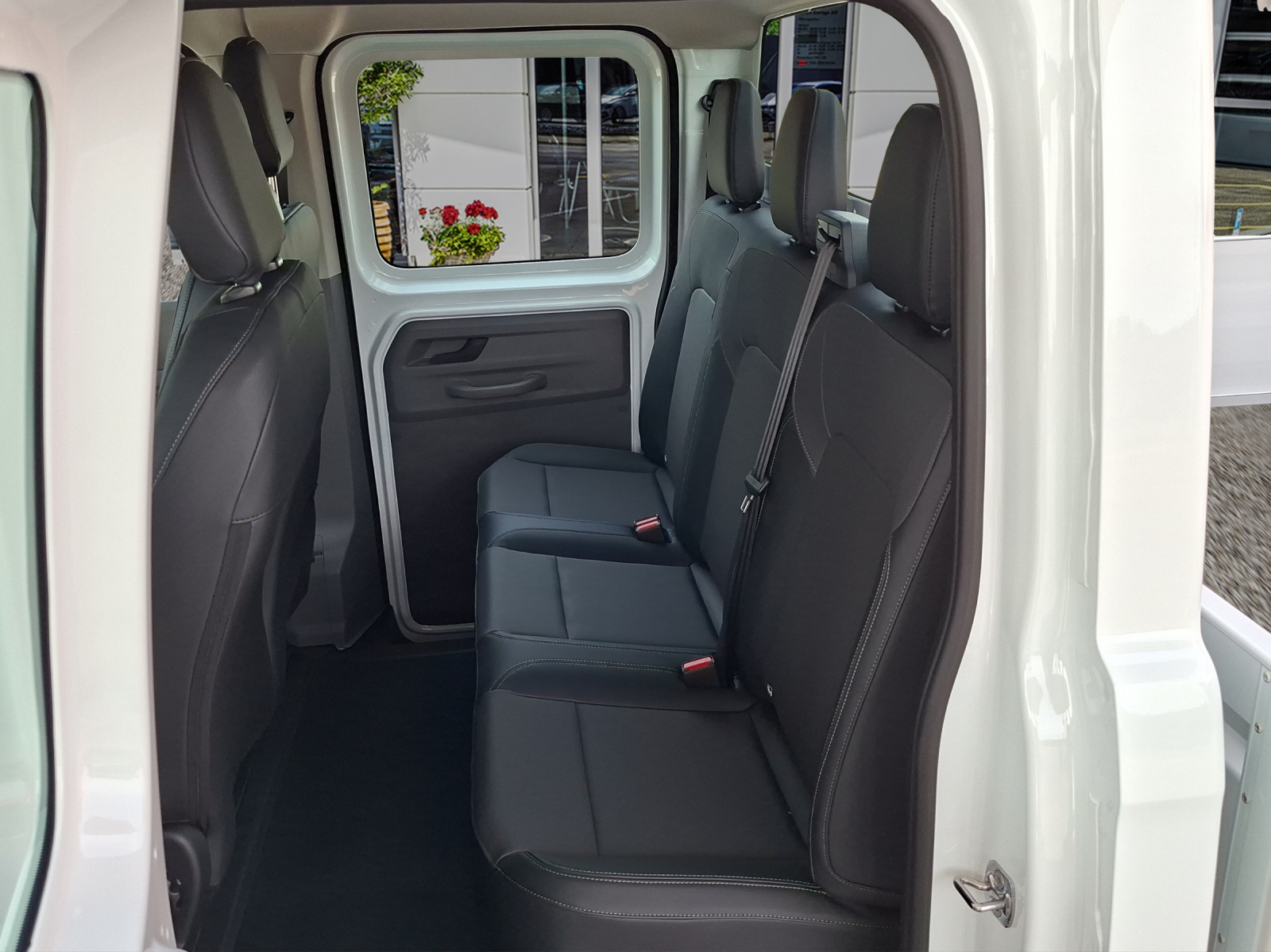 VW Transporter 2.0 TDI-image-20