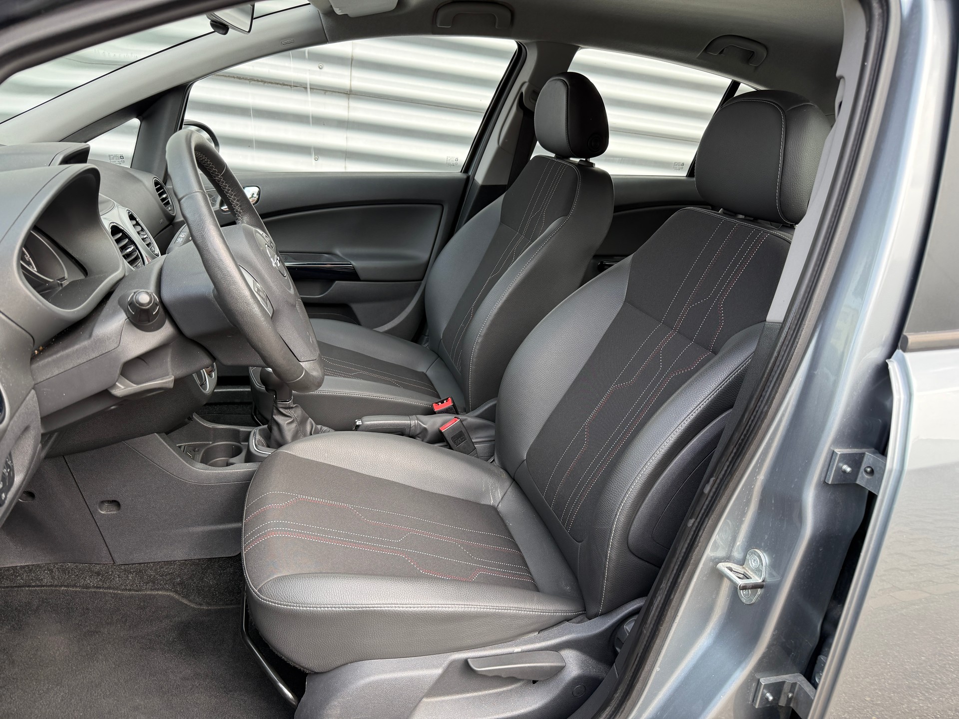 OPEL Corsa 1.4 Turbo Anniversary Edition-image-2