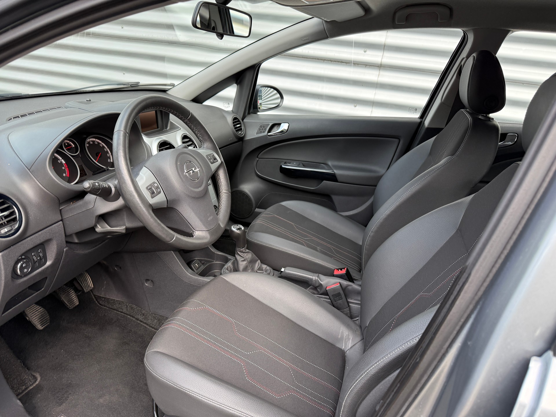 OPEL Corsa 1.4 Turbo Anniversary Edition-image-15