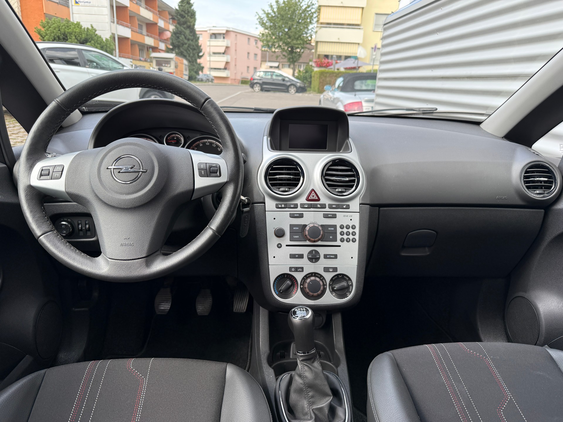 OPEL Corsa 1.4 Turbo Anniversary Edition-image-4