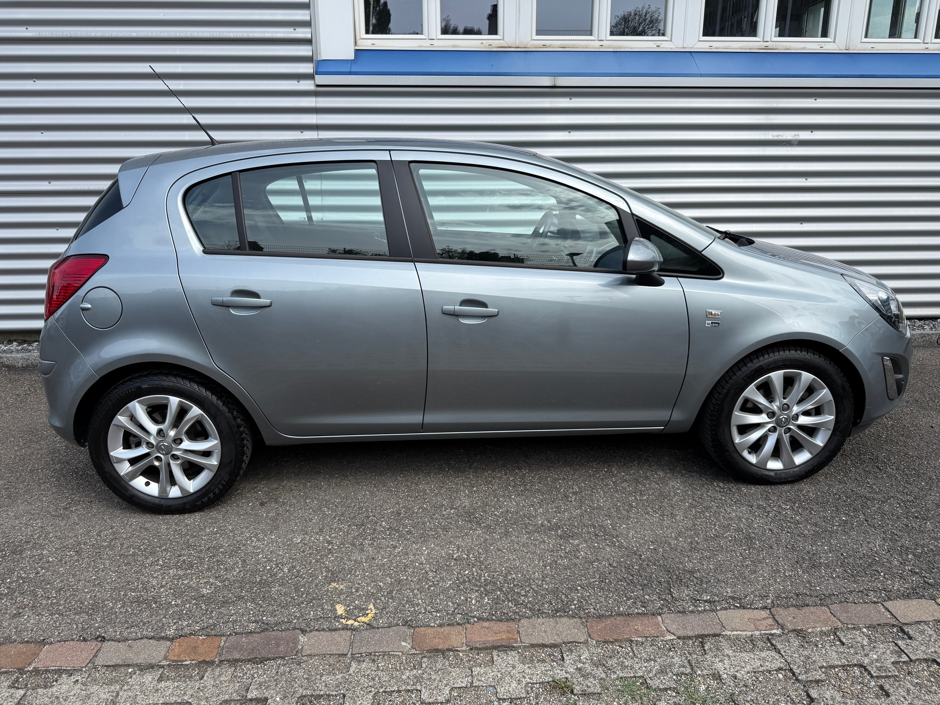 OPEL Corsa 1.4 Turbo Anniversary Edition-image-12