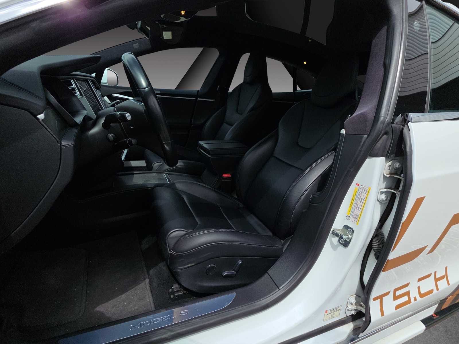 TESLA Model S 75 D-image-14
