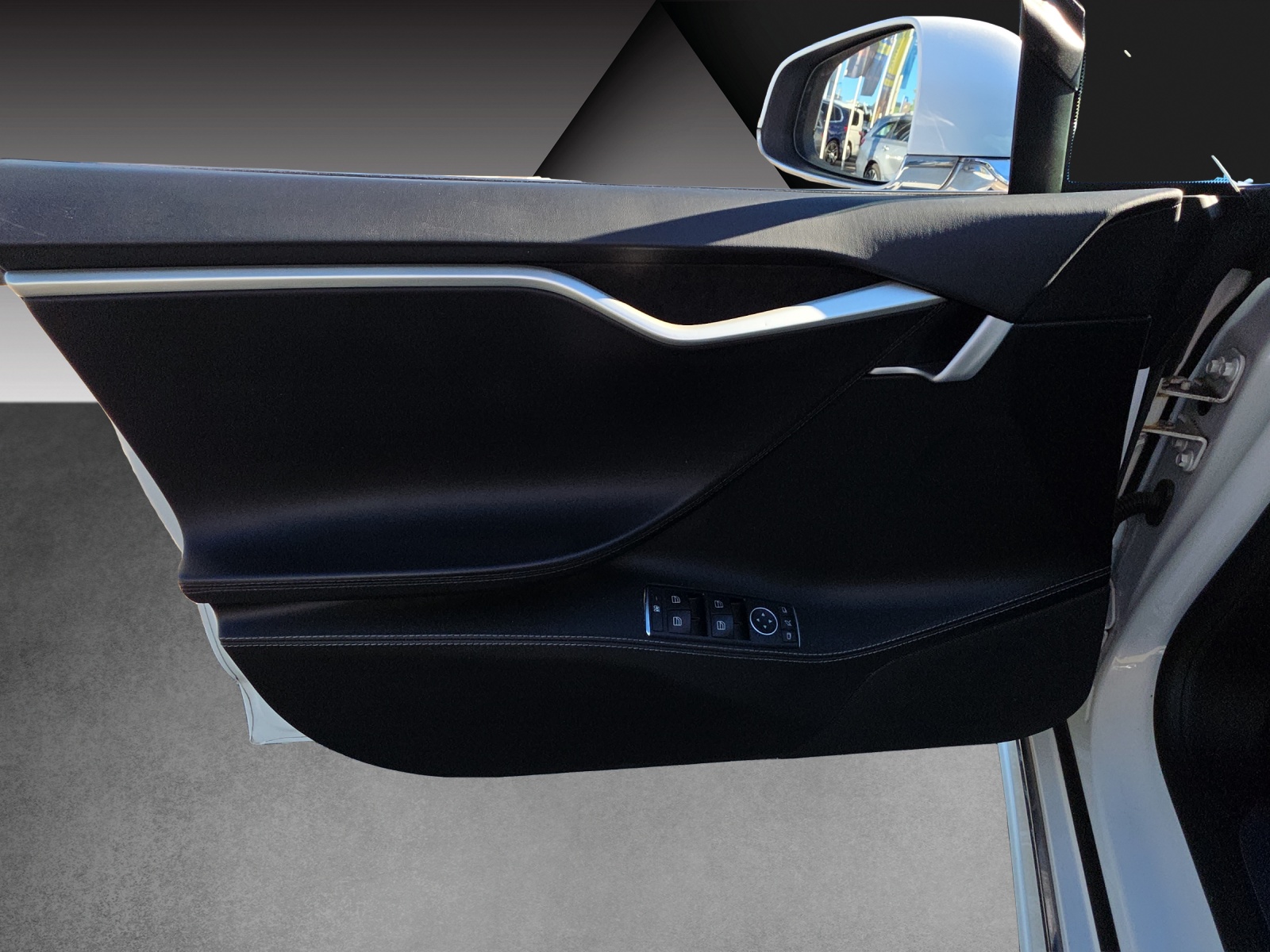 TESLA Model S 75 D-image-15