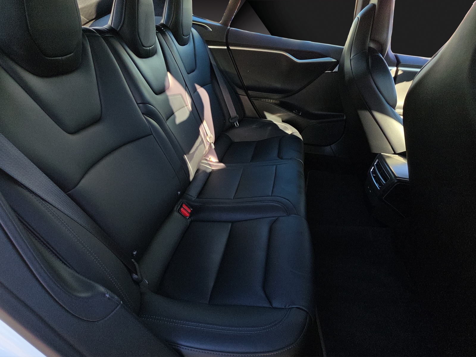 TESLA Model S 75 D-image-17