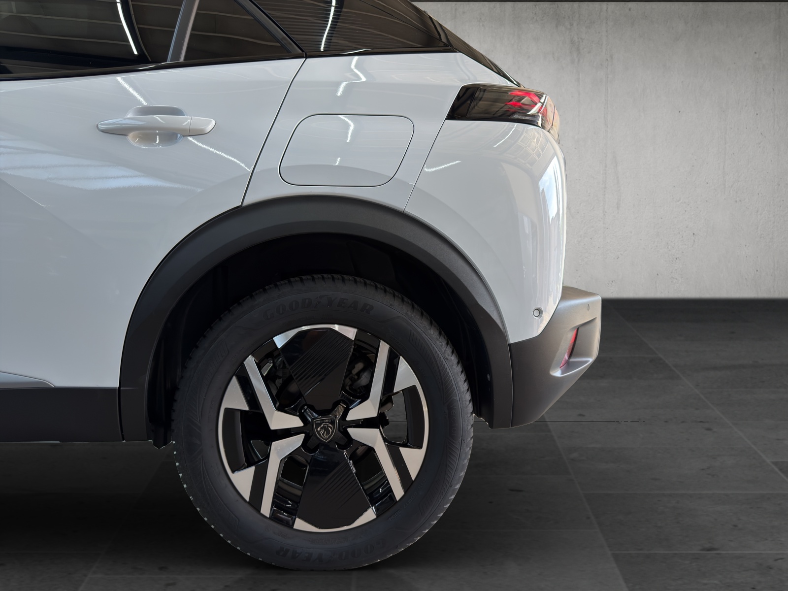 PEUGEOT 2008 1.2 PureTech GT-image-8