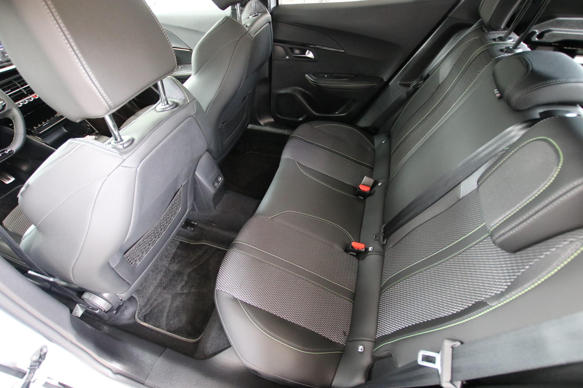 PEUGEOT 2008 1.2 PureTech GT-image-13