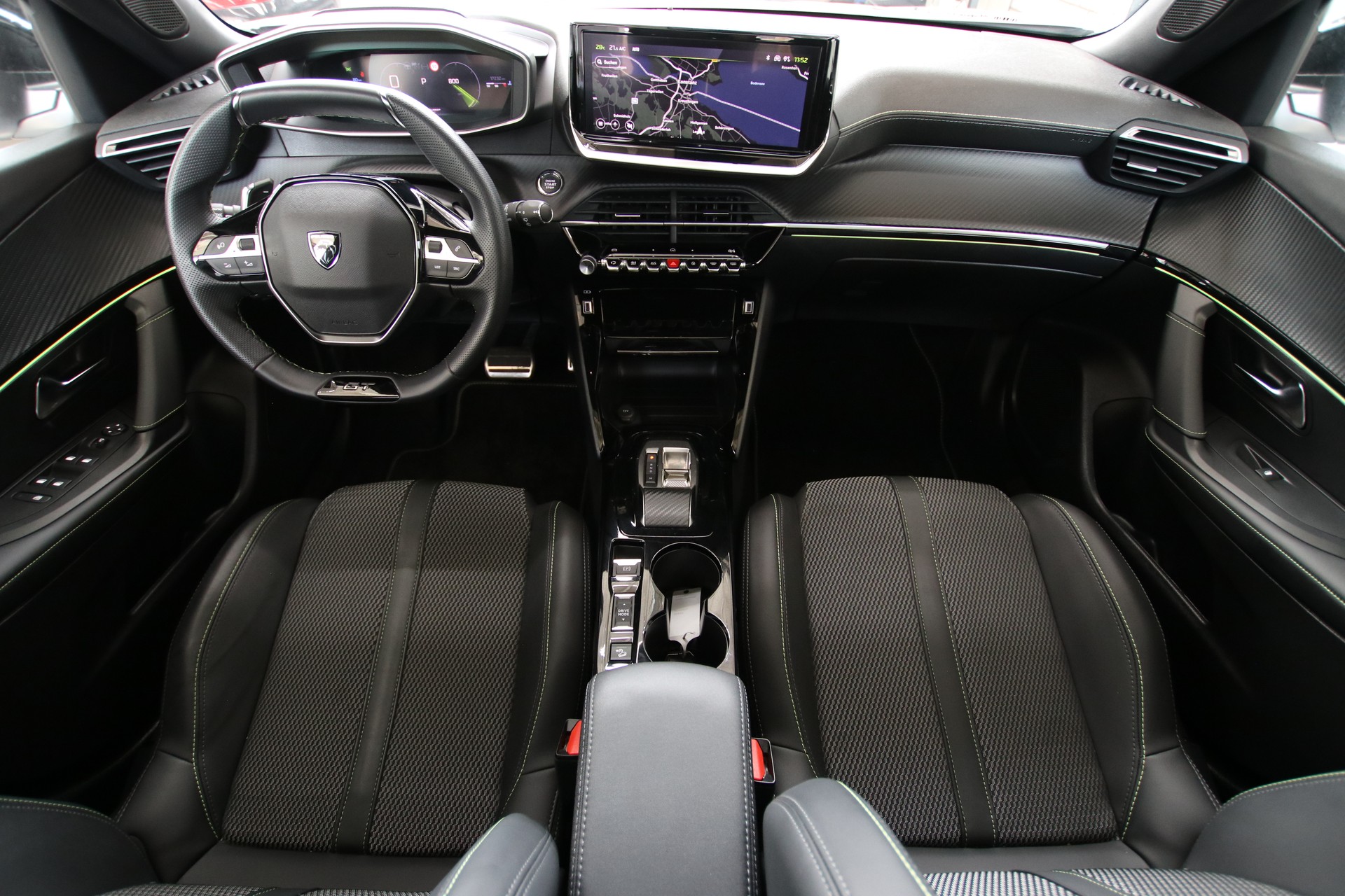 PEUGEOT 2008 1.2 PureTech GT-image-9