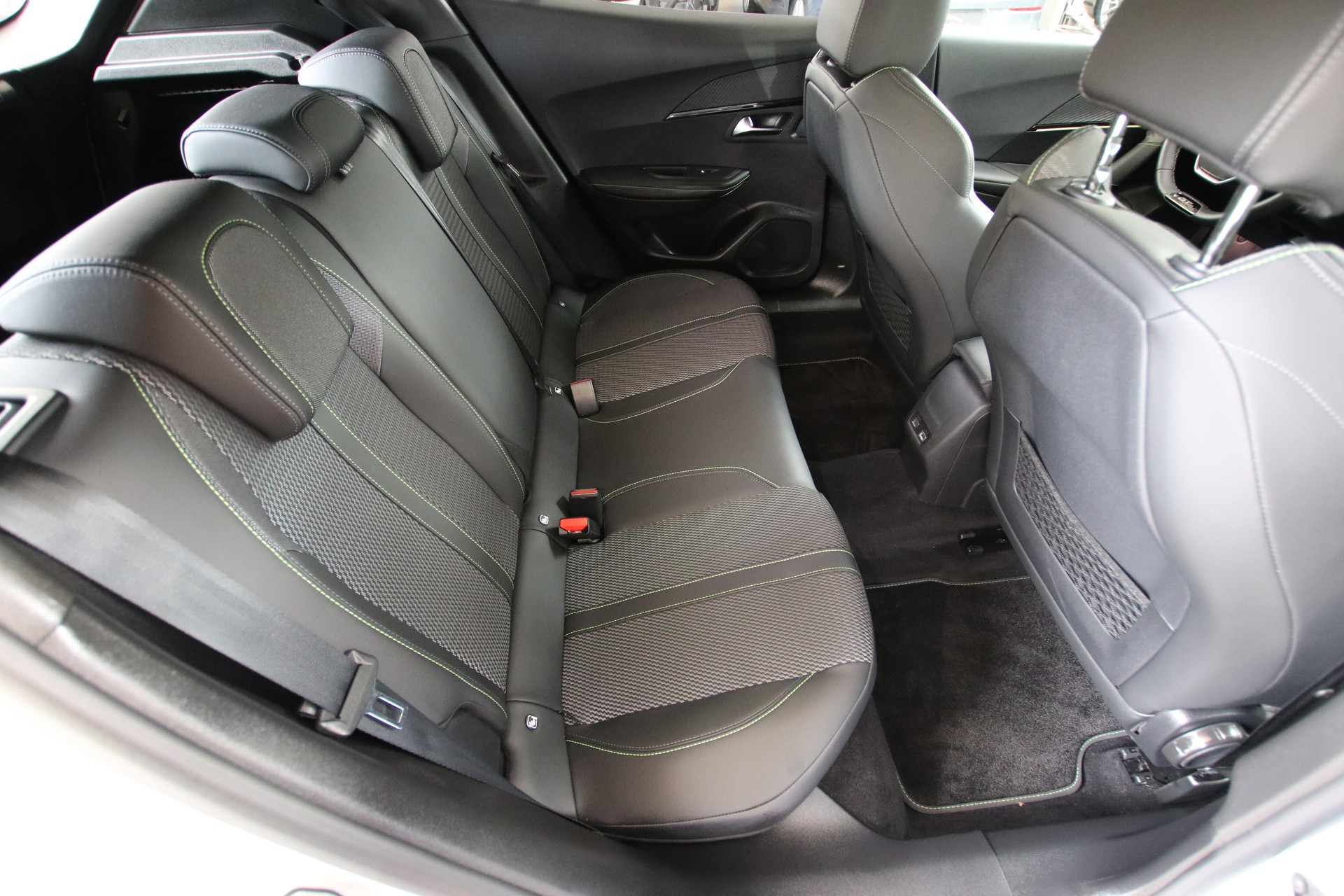 PEUGEOT 2008 1.2 PureTech GT-image-14