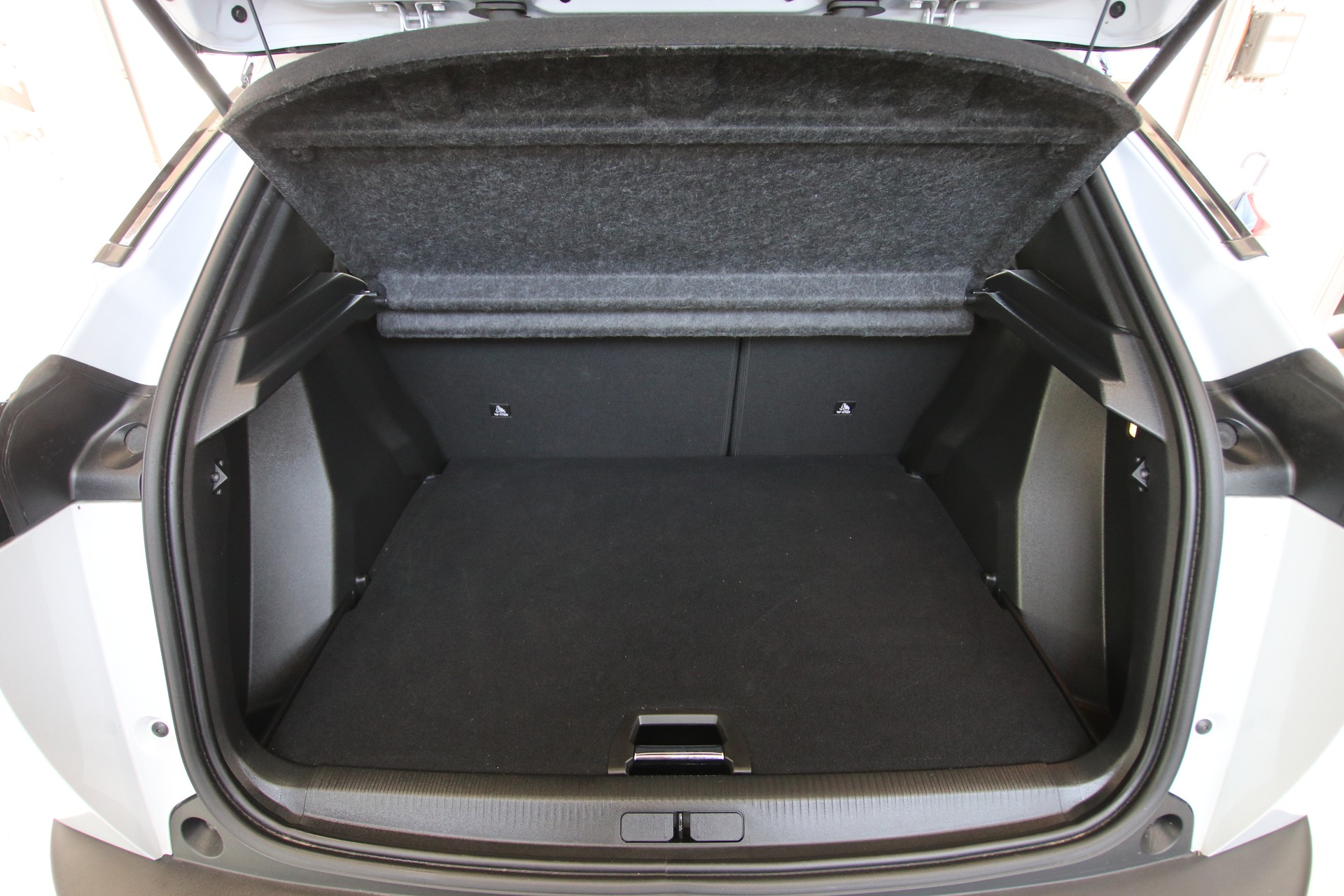 PEUGEOT 2008 1.2 PureTech GT-image-15
