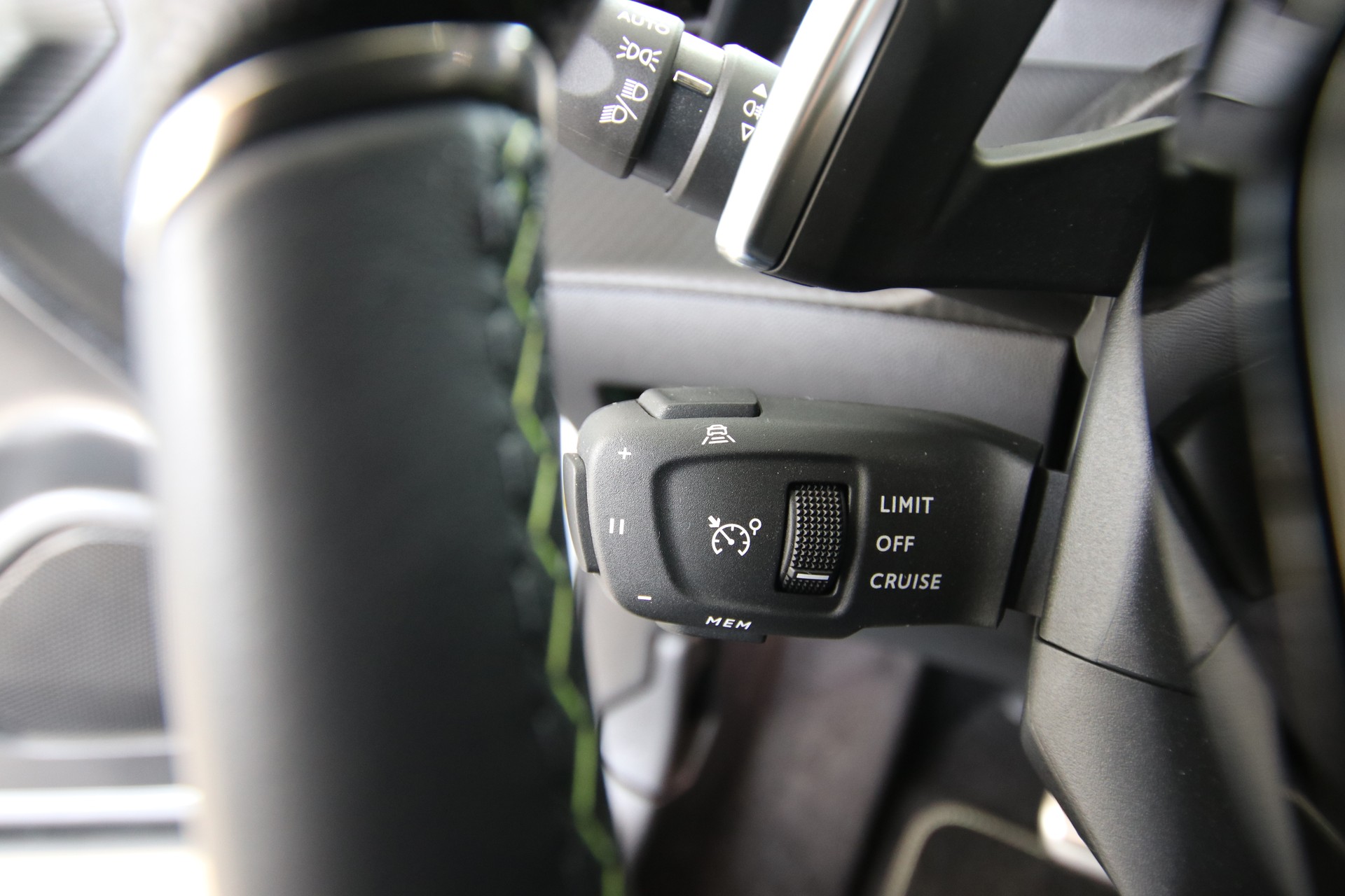PEUGEOT 2008 1.2 PureTech GT-image-23