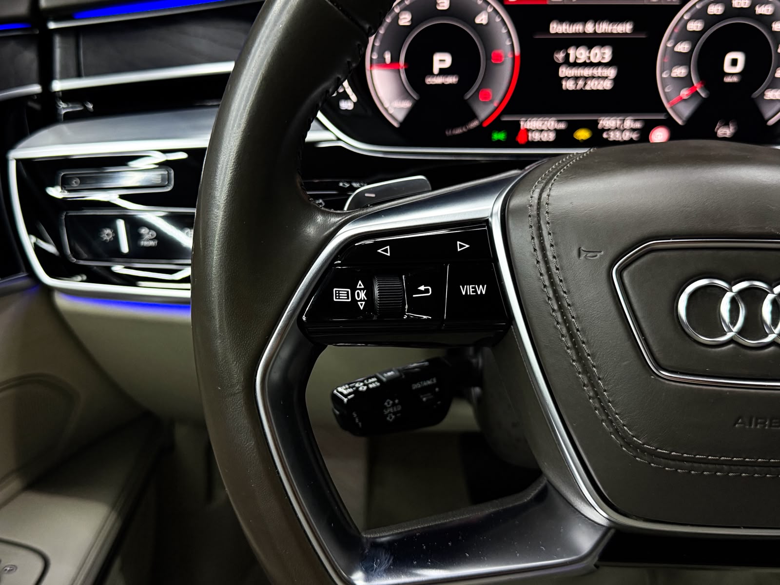 AUDI A8 50 TDI quattro tiptronic-image-12