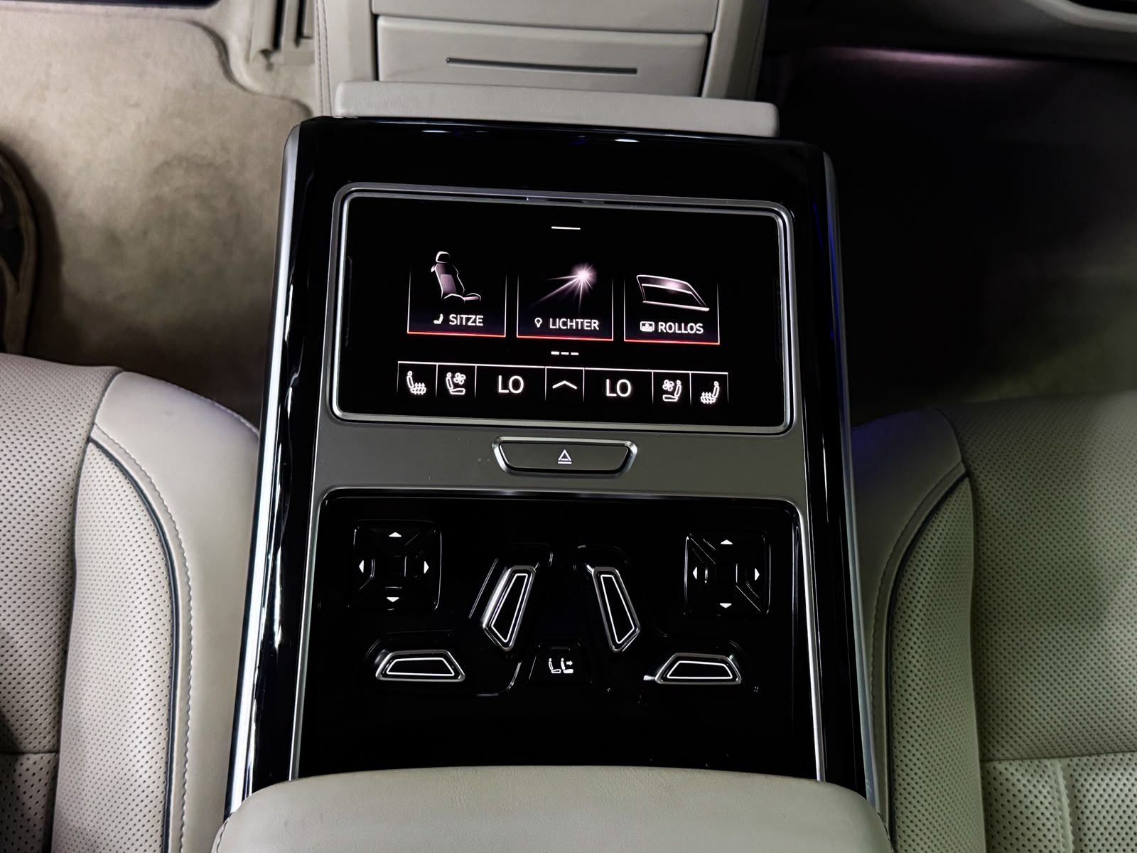 AUDI A8 50 TDI quattro tiptronic-image-16
