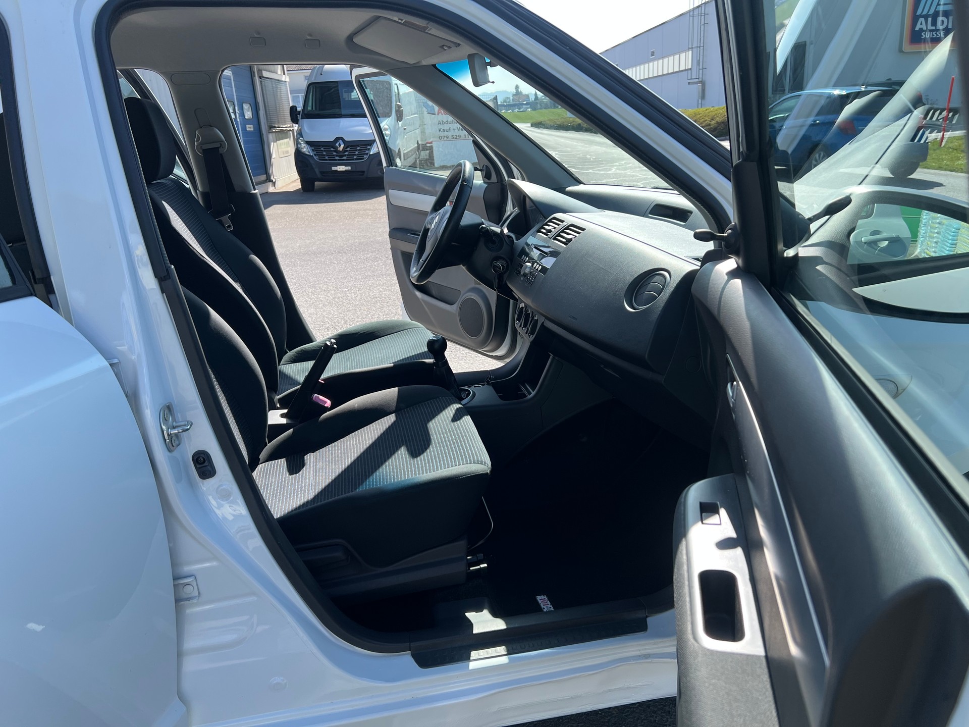 SUZUKI Swift 1.3i 16V GL Top-image-8