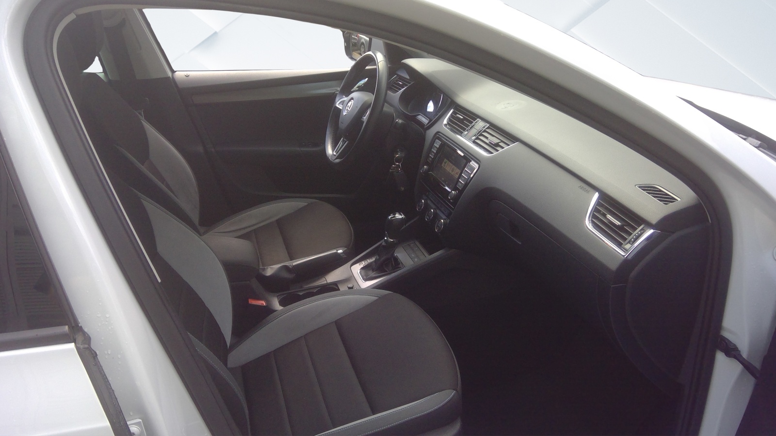 SKODA Octavia Combi 1.8 TSI Swiss Joy 4x4 DSG-image-4