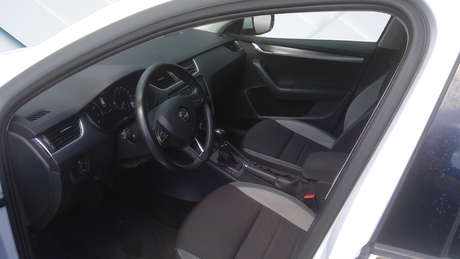 SKODA Octavia Combi 1.8 TSI Swiss Joy 4x4 DSG-image-10