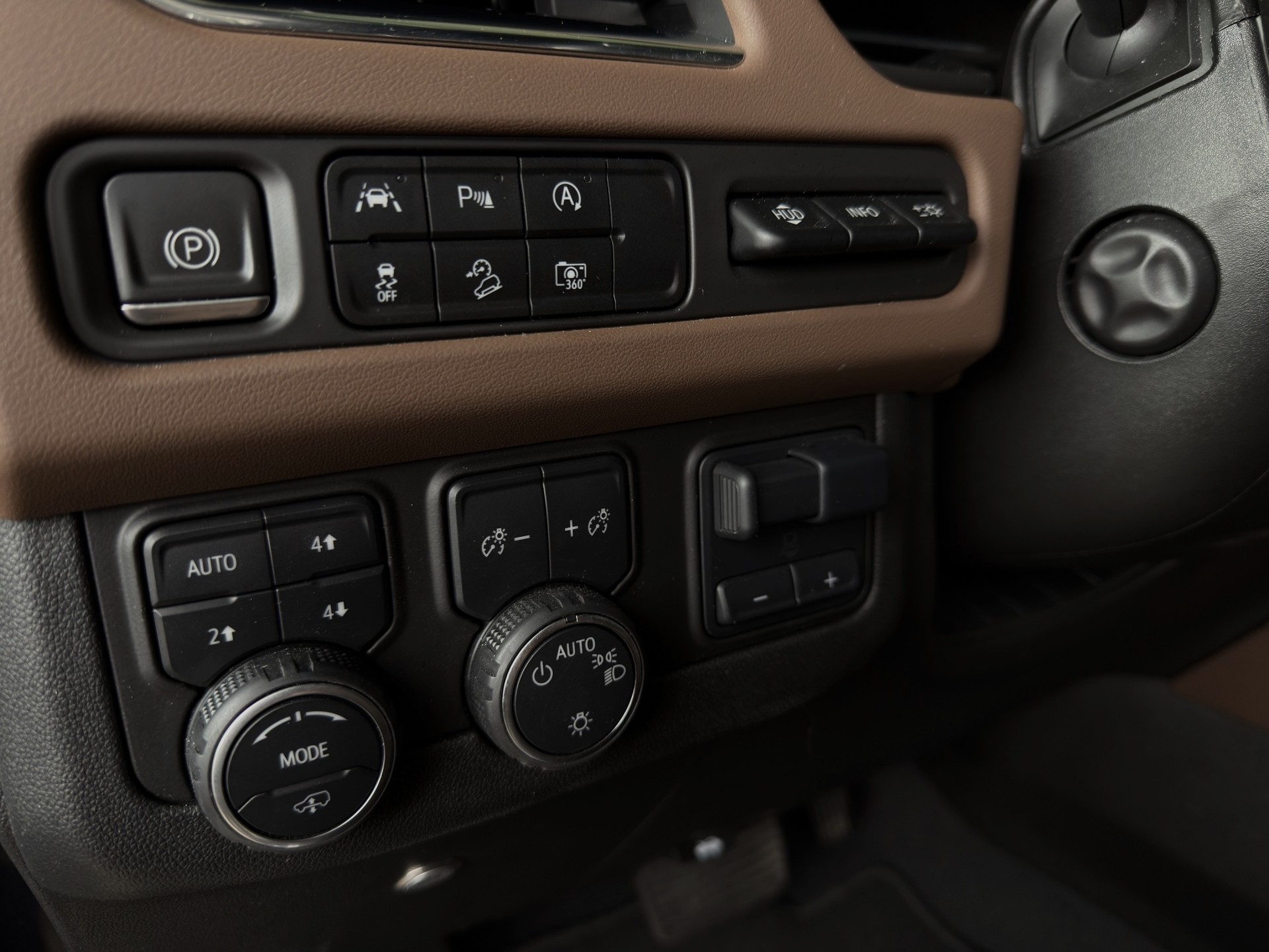 CHEVROLET 6.2 AWD High Country-image-17