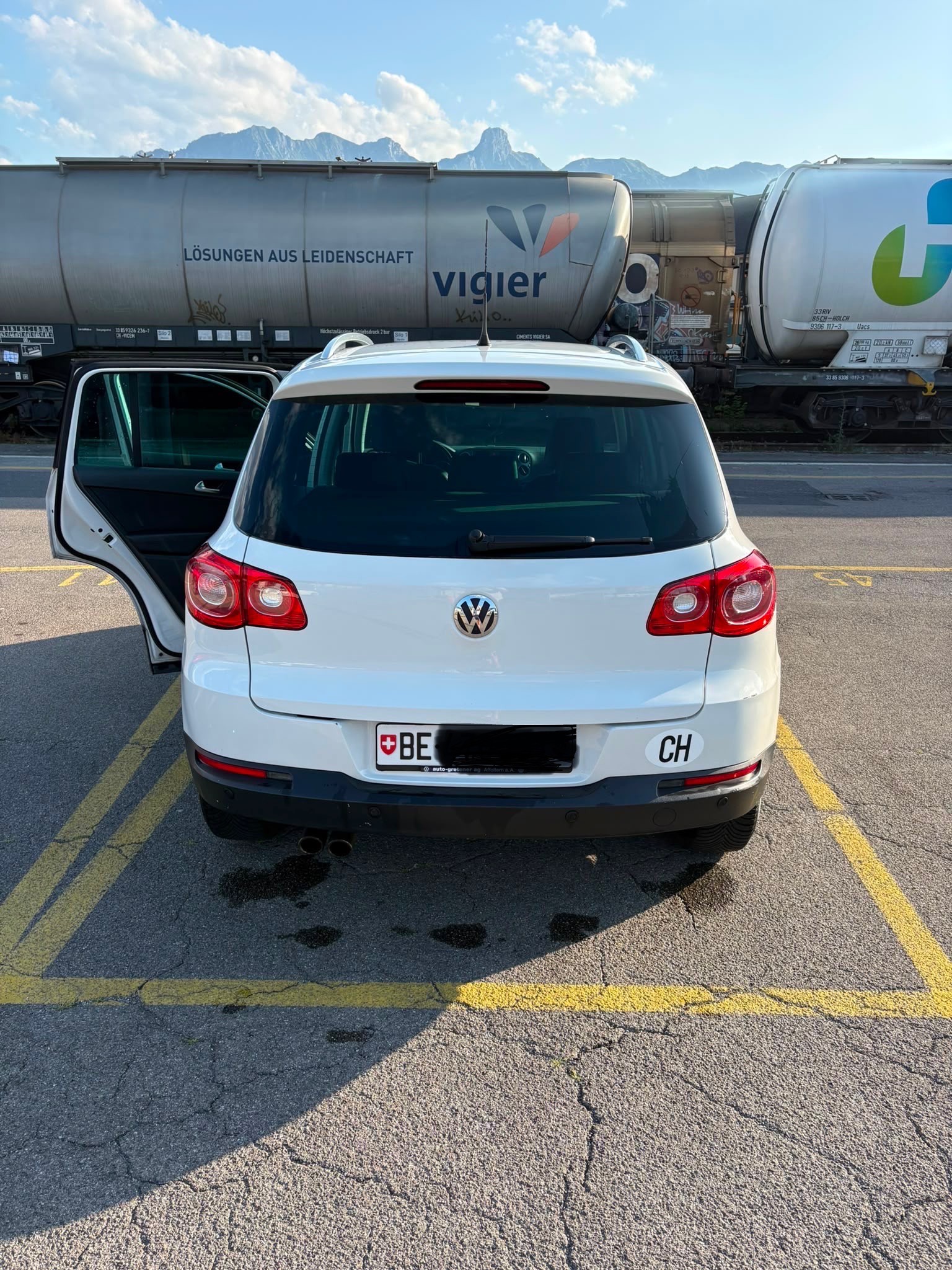 VW 2.0 TSI 200 Sport & Style-image-2
