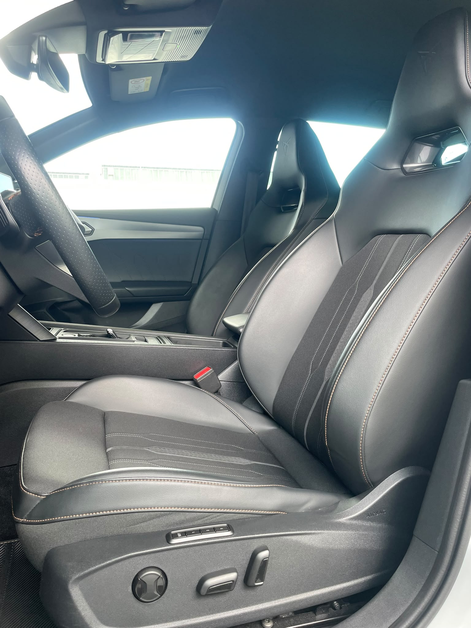CUPRA Leon 2.0 TSI 300 VZ DSG-image-5